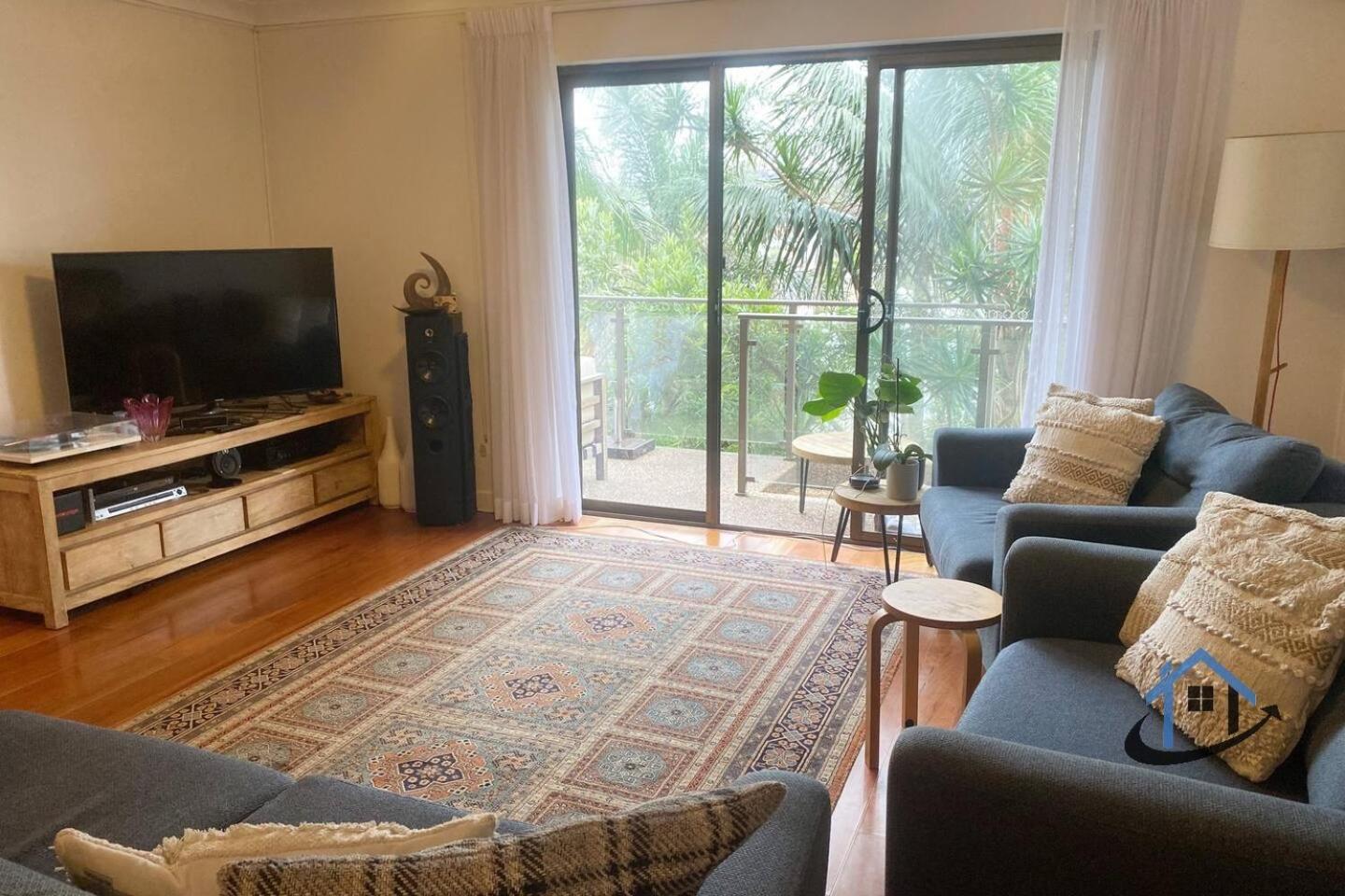 Harbord House - Ocean views, plunge pool, 2 bed, free-wi-fi, superb location