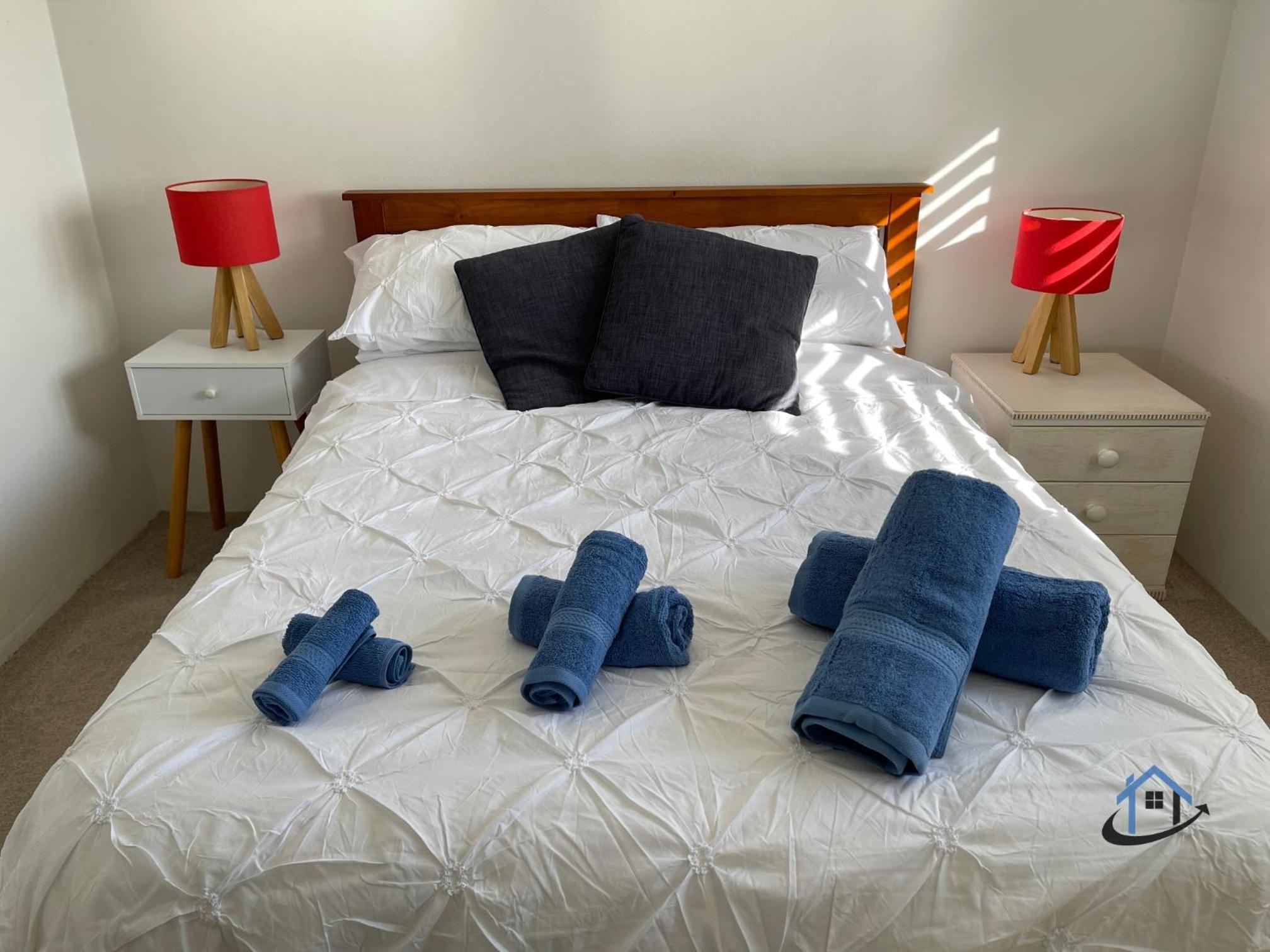 Harbord House - Ocean views, plunge pool, 2 bed, free-wi-fi, superb location