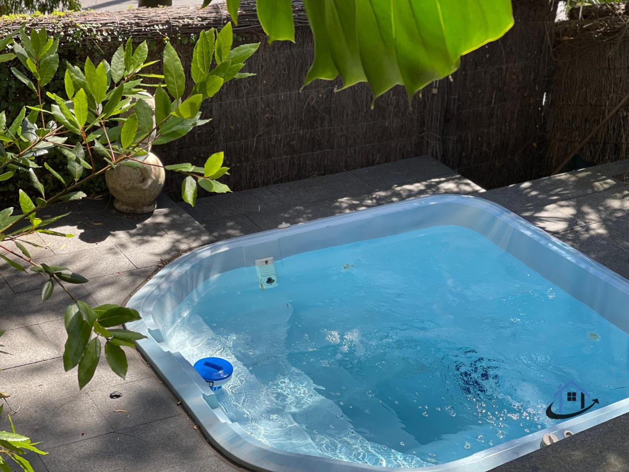 Harbord House - Ocean views, plunge pool, 2 bed, free-wi-fi, superb location