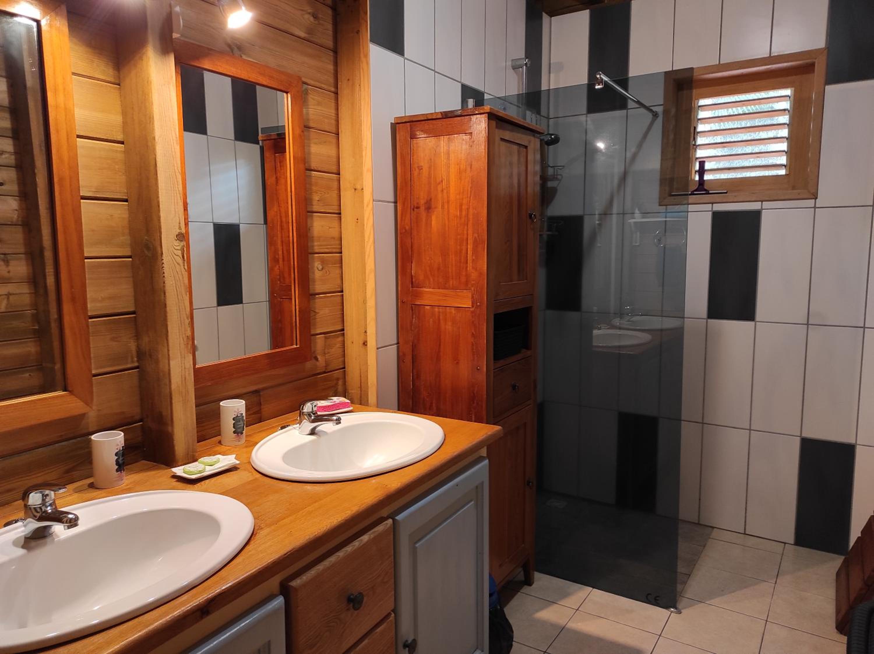 LE TRI HAUT DE BELLEVUE - Bungalow Colibri view 4