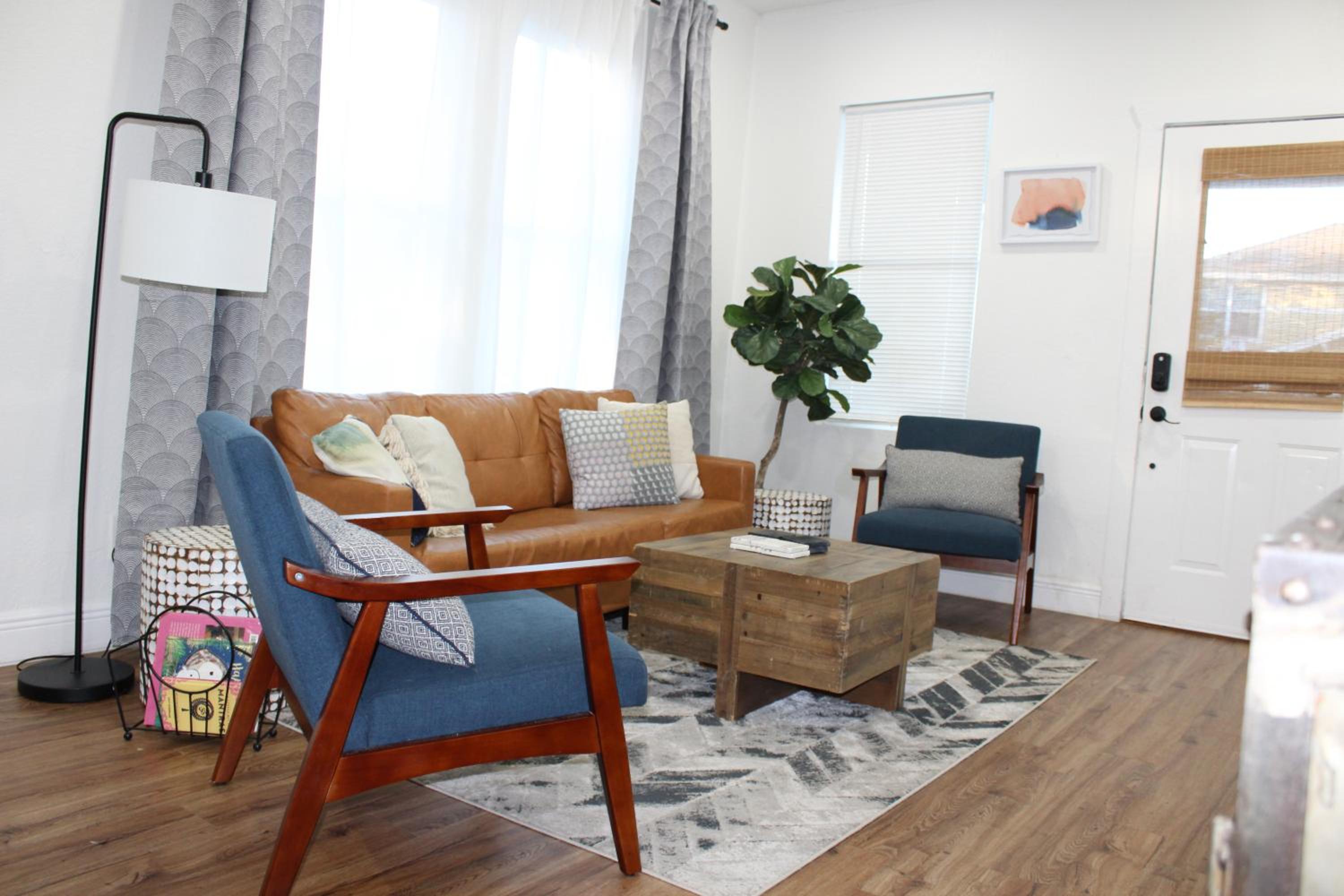 3 Bedroom Modern Ybor City Home- Pet Friendly view 2