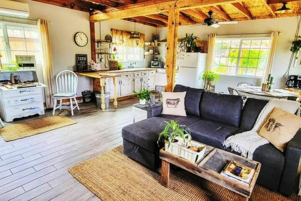 Rustic, country farmstay with friendly animals close to wineries and hiking view 4
