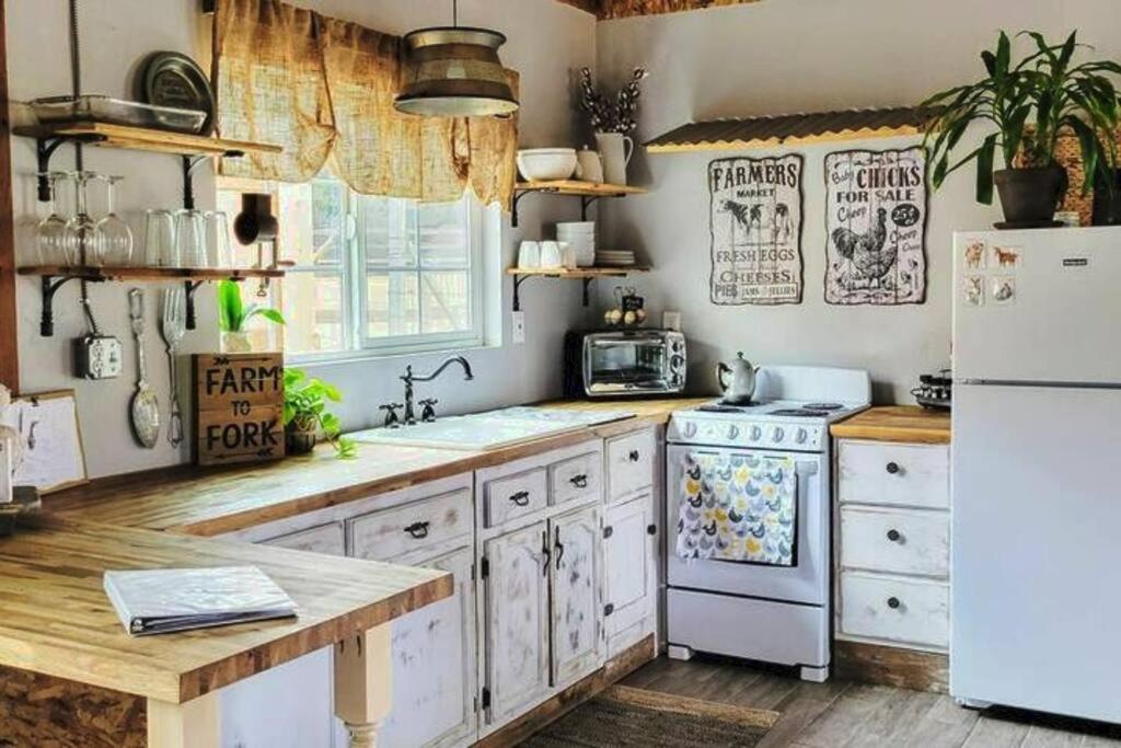 Rustic, country farmstay with friendly animals close to wineries and hiking view 2