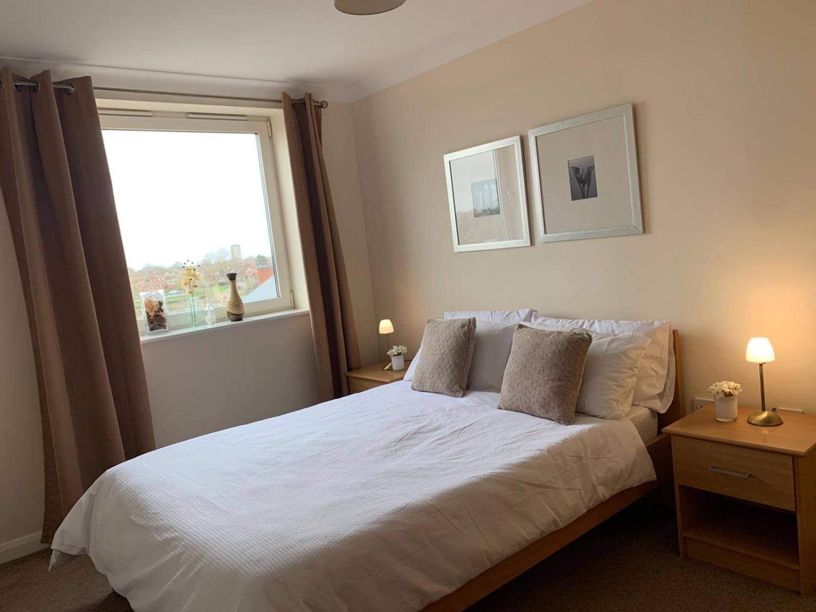 Cosy 2 bed flat near train station Basingstoke with FREE Parking! view 5