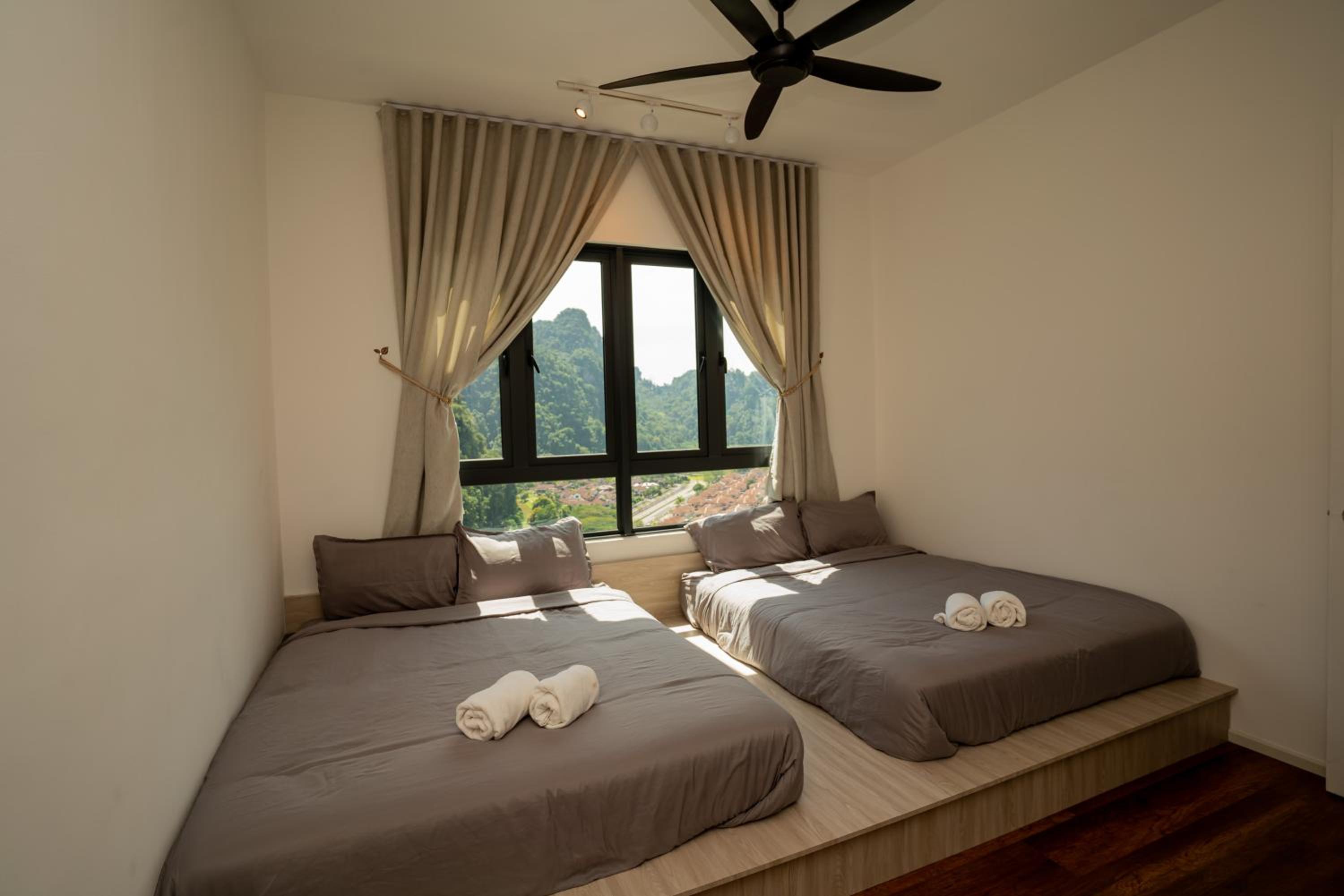 Ipoh Tambun Lost World Sunway Onsen Suite 2R 8Pax Mira Theme Park View view 2