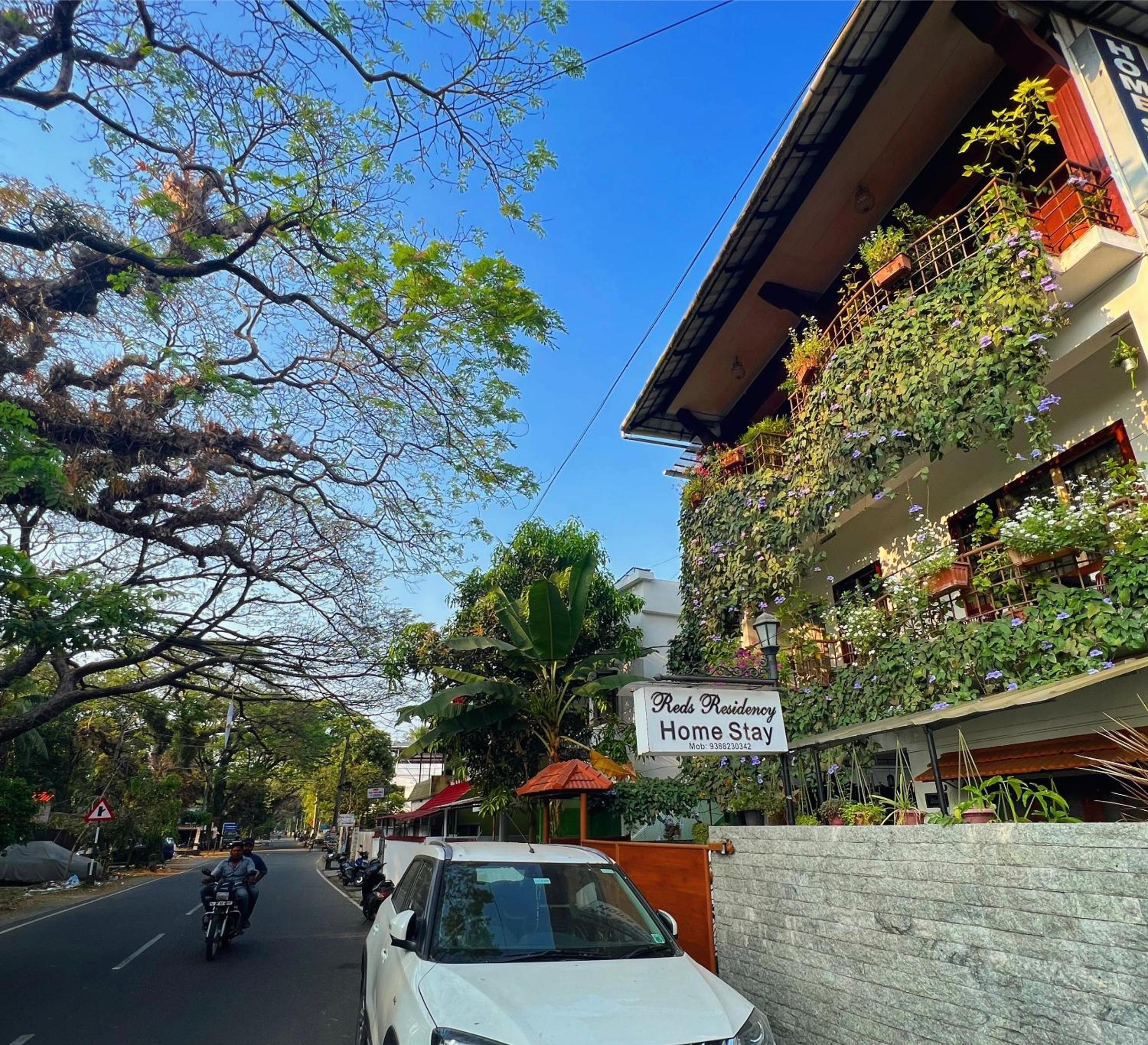 Reds Residency - Homestay