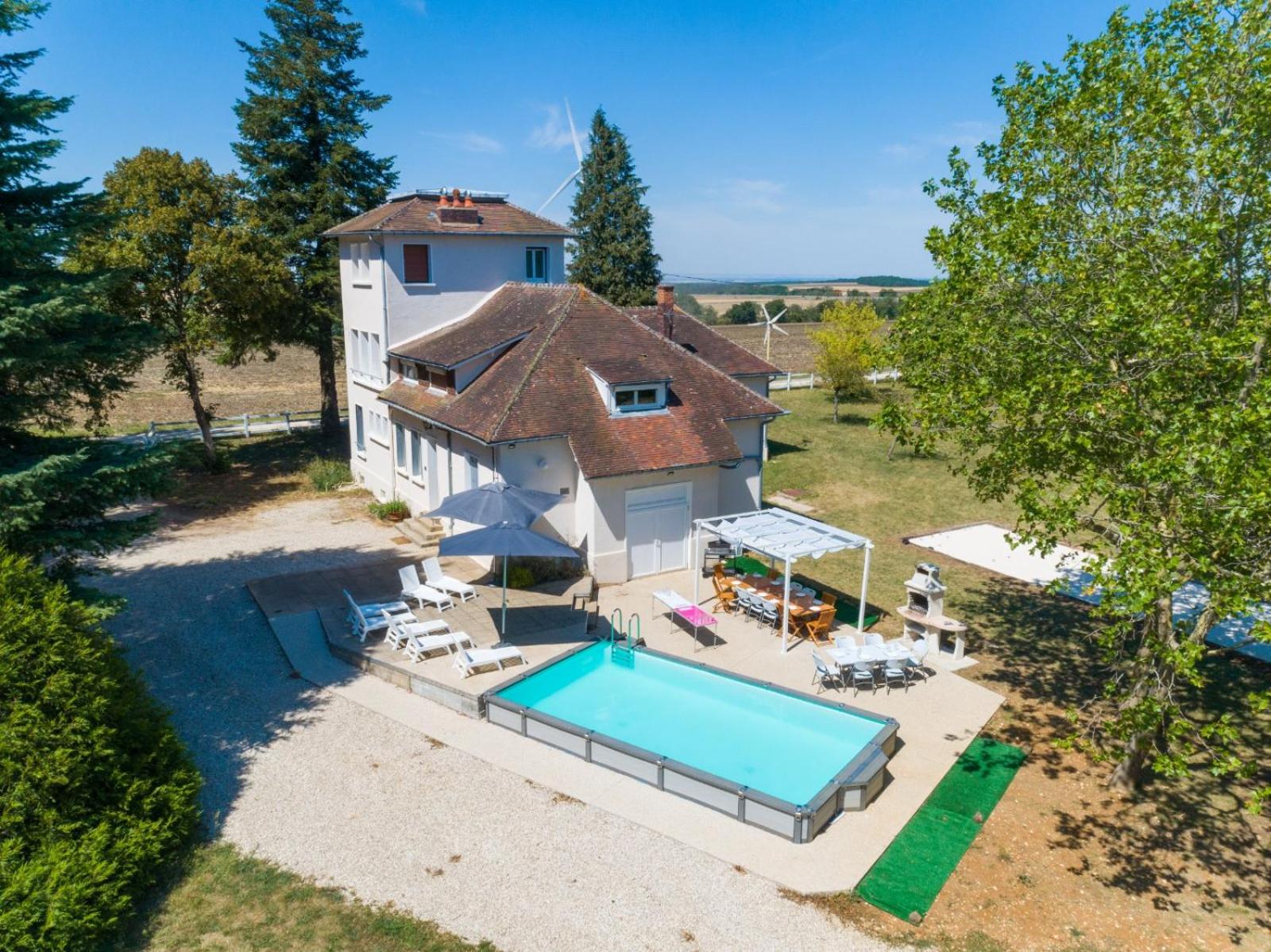 Crazy Villa Radar 89 - Heated pool - Multisports field - 2h Paris - 30p view 2