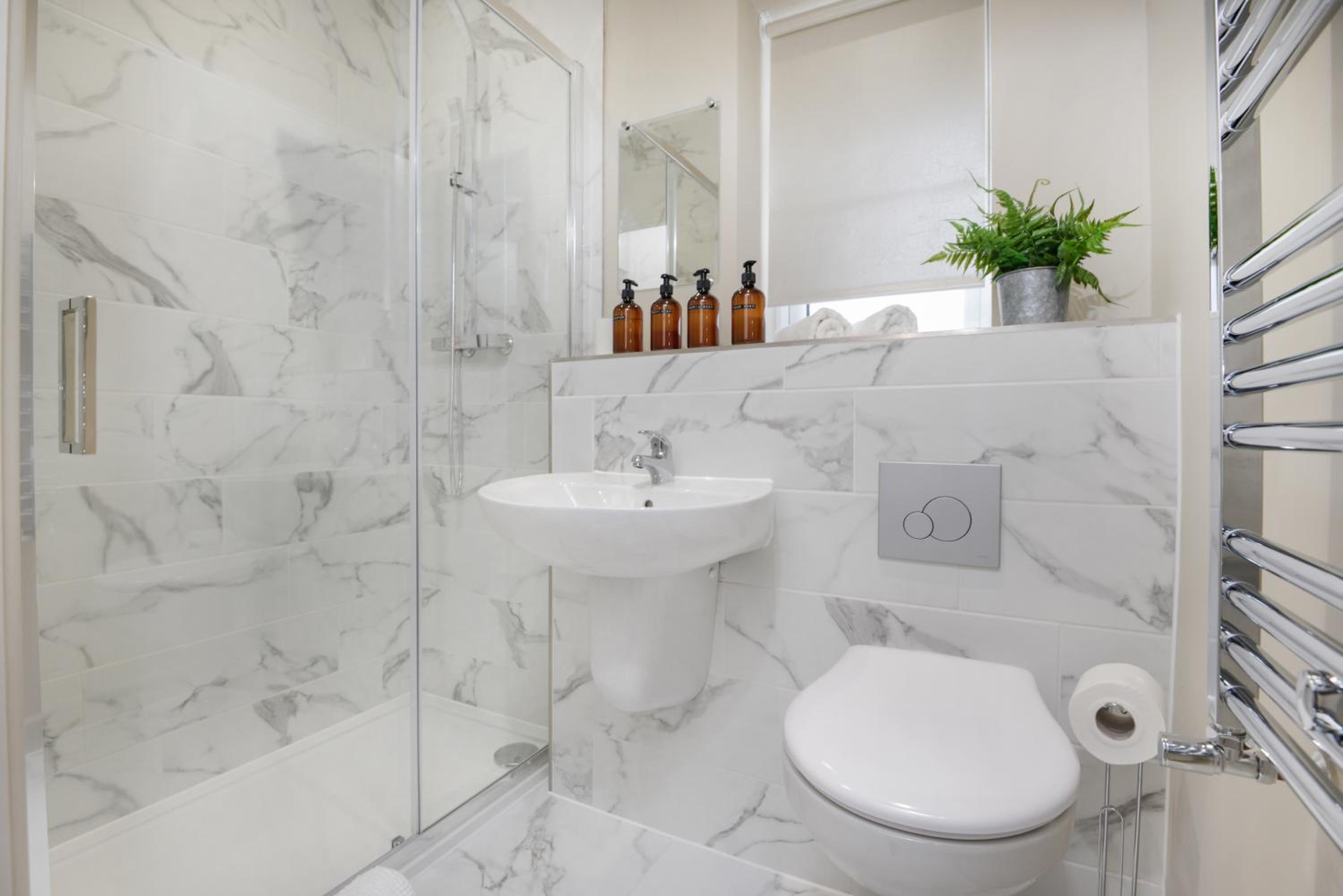 Apt Three - Private Car Park - 3 shower rooms - by Ocean City Retreats view 3
