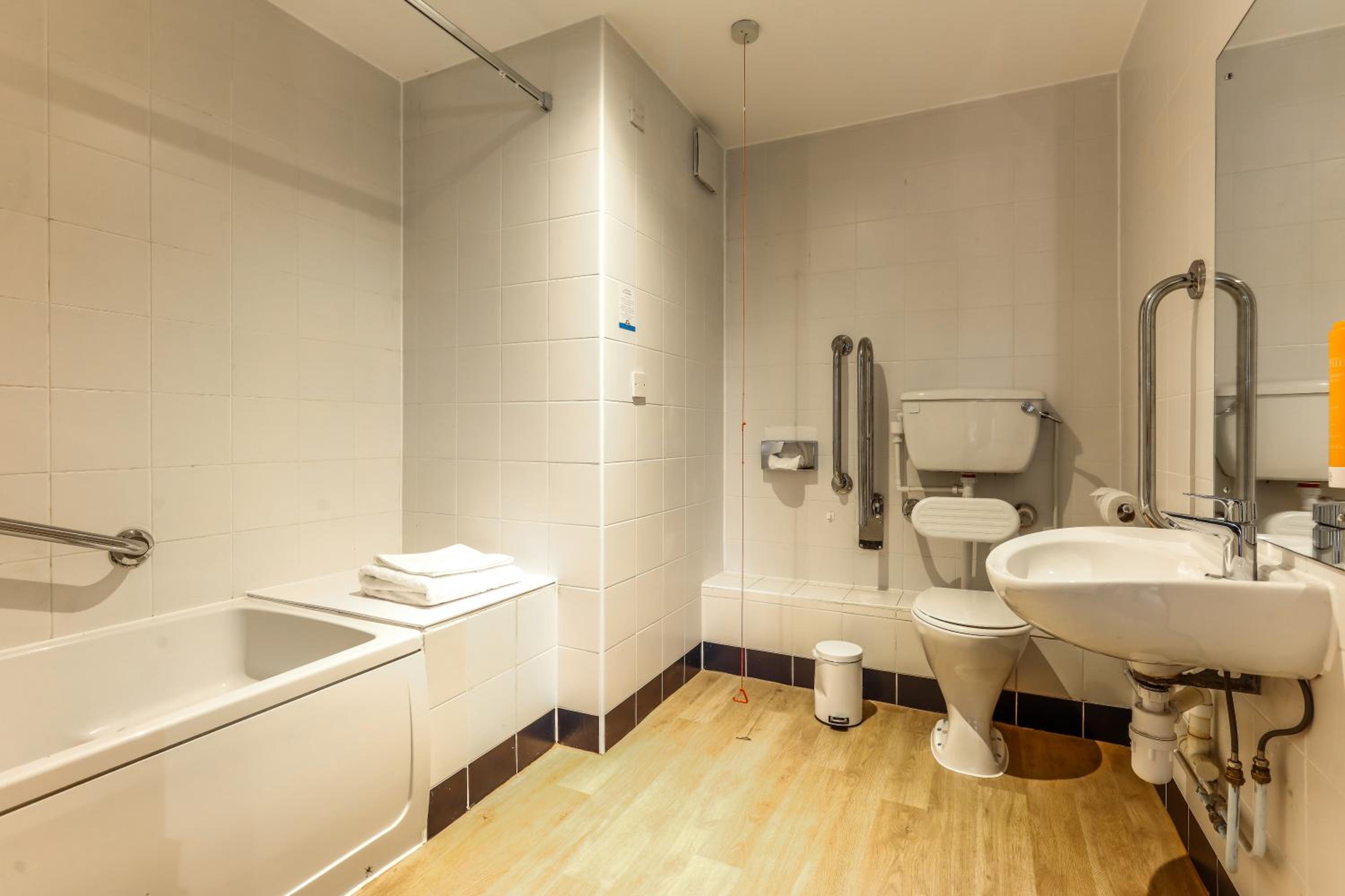 Peterborough Vacations - Days Inn Peterborough - Property Image 12