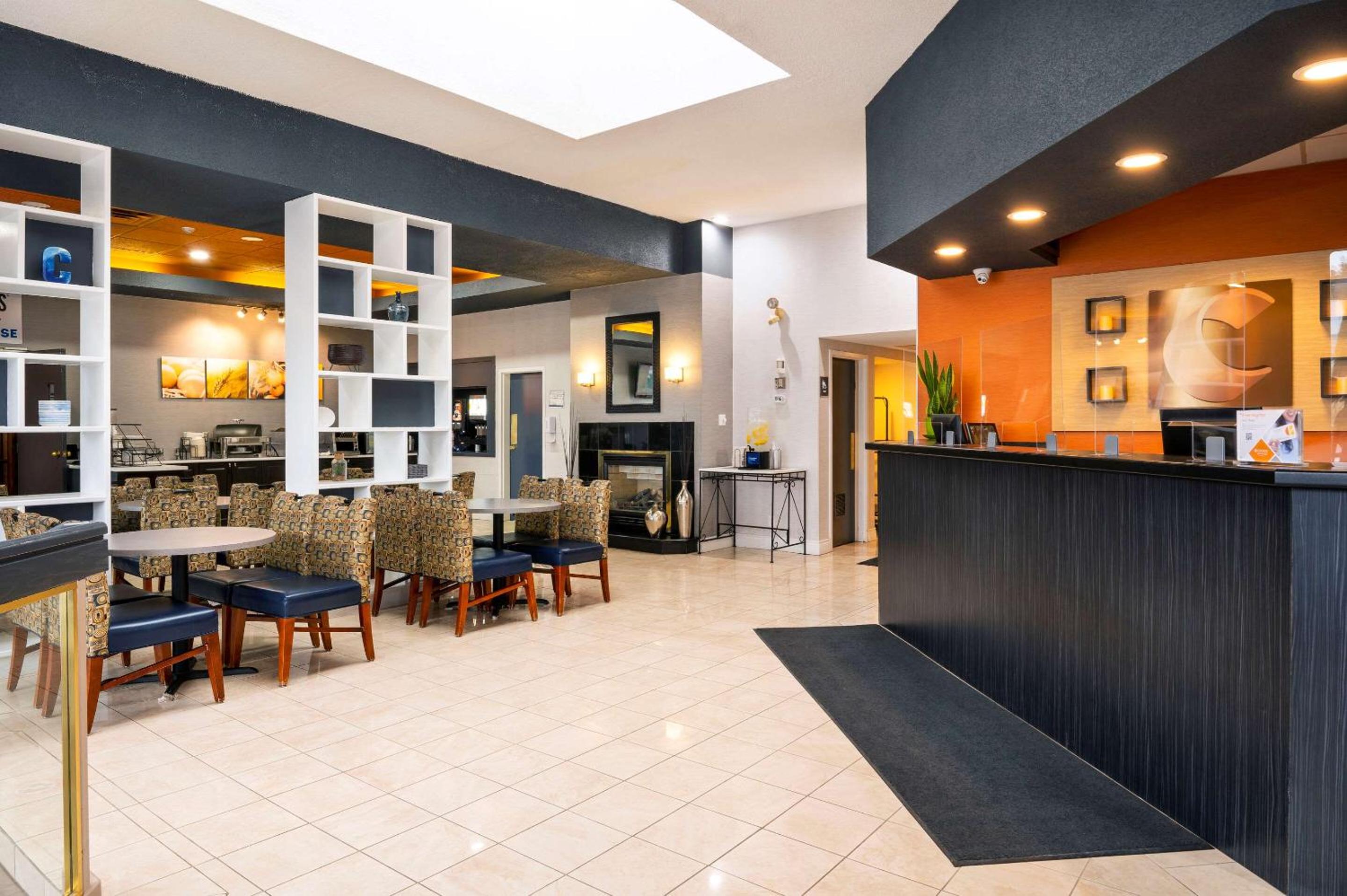 Peterborough Vacations - Comfort Hotel  Suites - Property Image 2