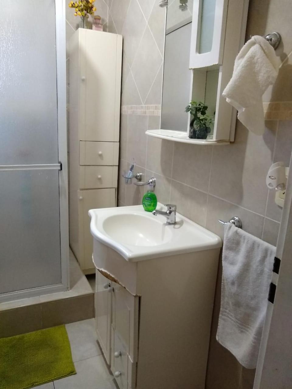 CASA AMPLIA CON COCHERA INCLUIDA CON CAPACIDAD HASTA 7 pasajeros