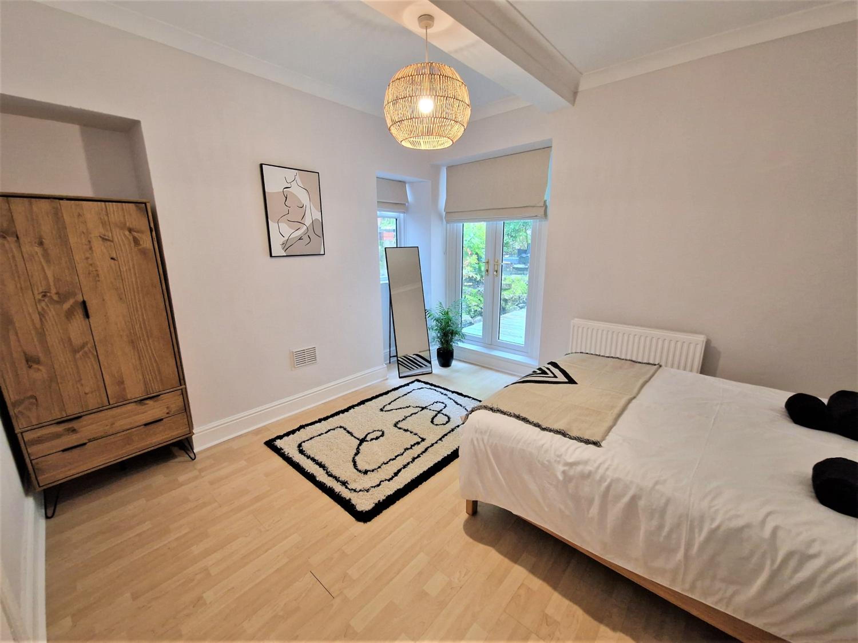 Lovely Seafront Apartment with Garden