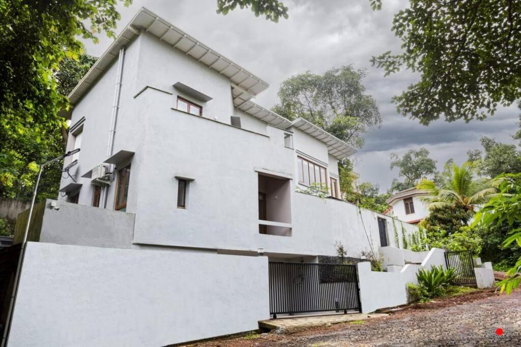 Fully AC 3BDHK villa with Jacuzzi pool and courtyard view 3