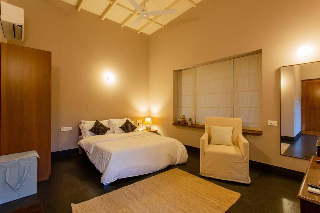 Fully AC 3BDHK villa with Jacuzzi pool and courtyard view 4