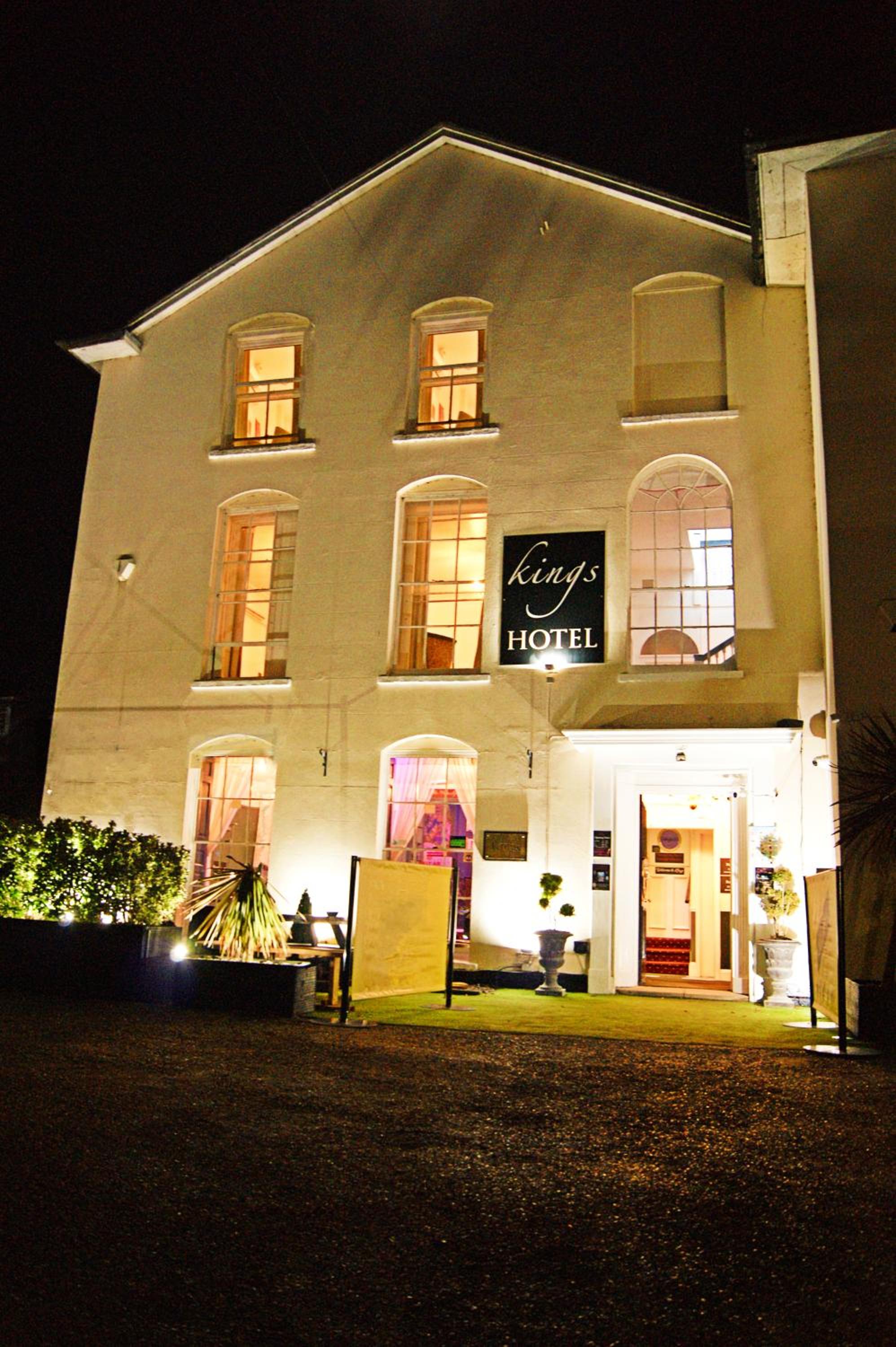 Newmarket Vacations - Kings Hotel - Property Image 1