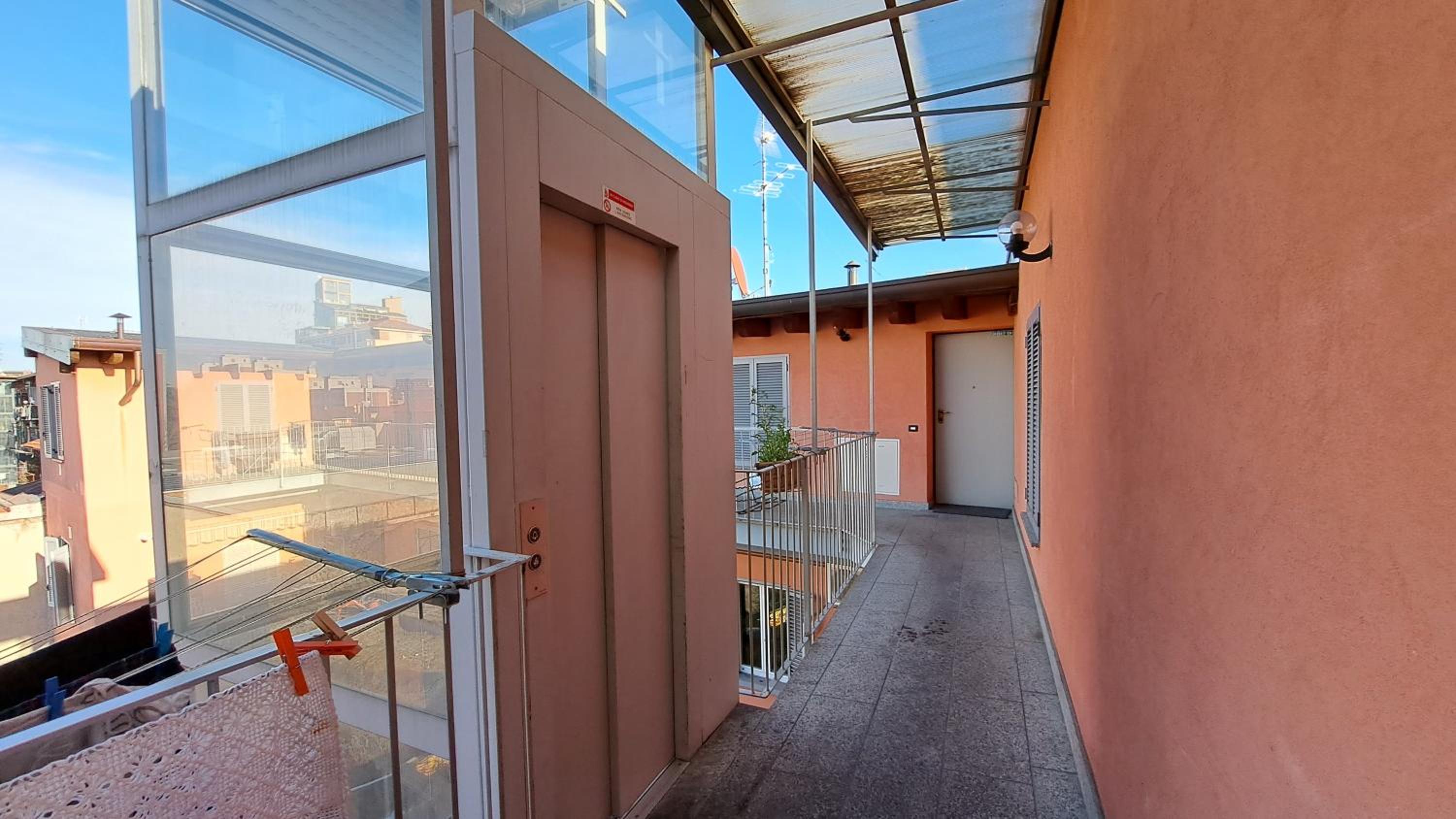 Gorla Skyline - Top Floor Apartment