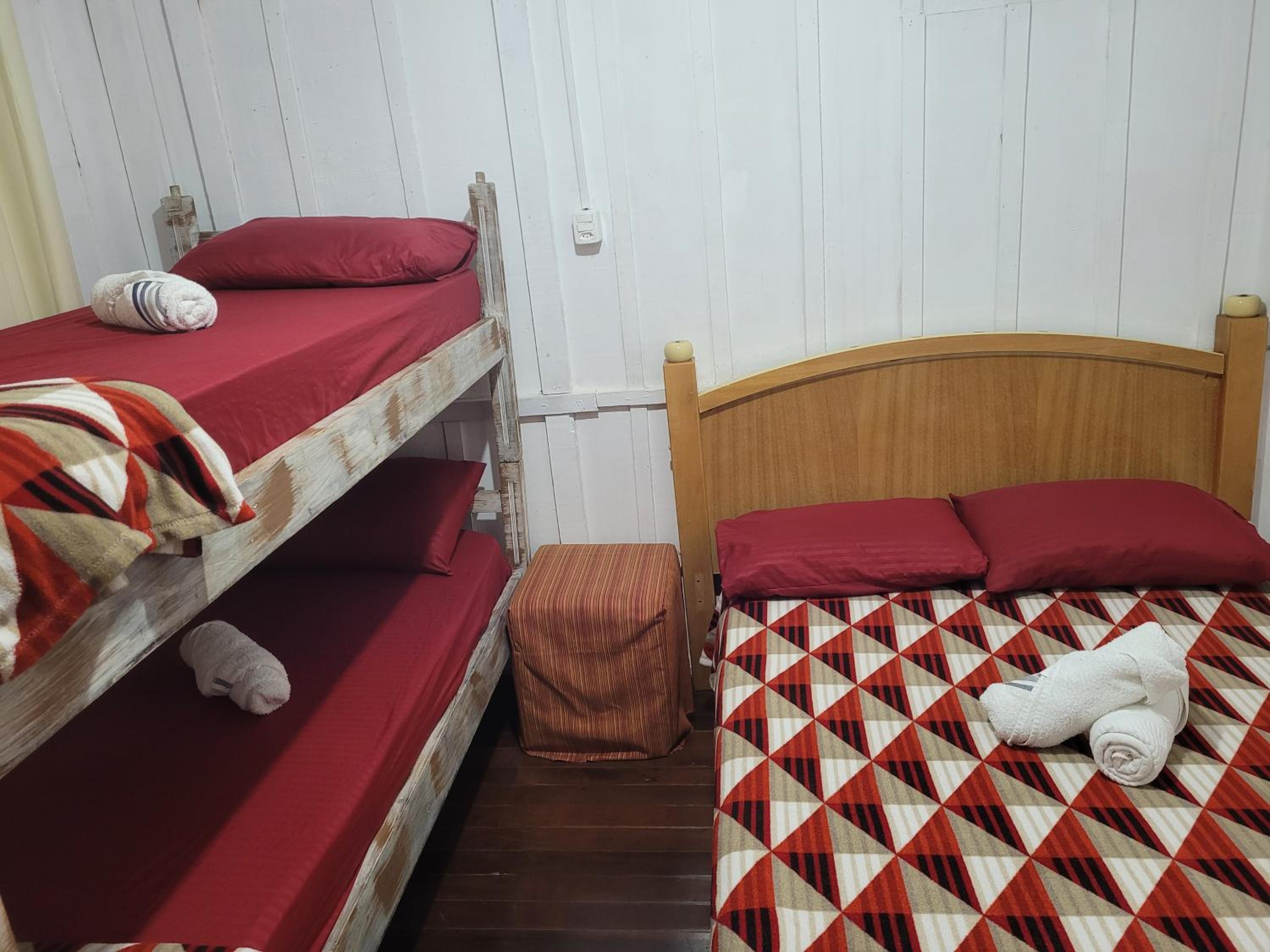 Casa 3 quartos perto da praia e Beto Carrero