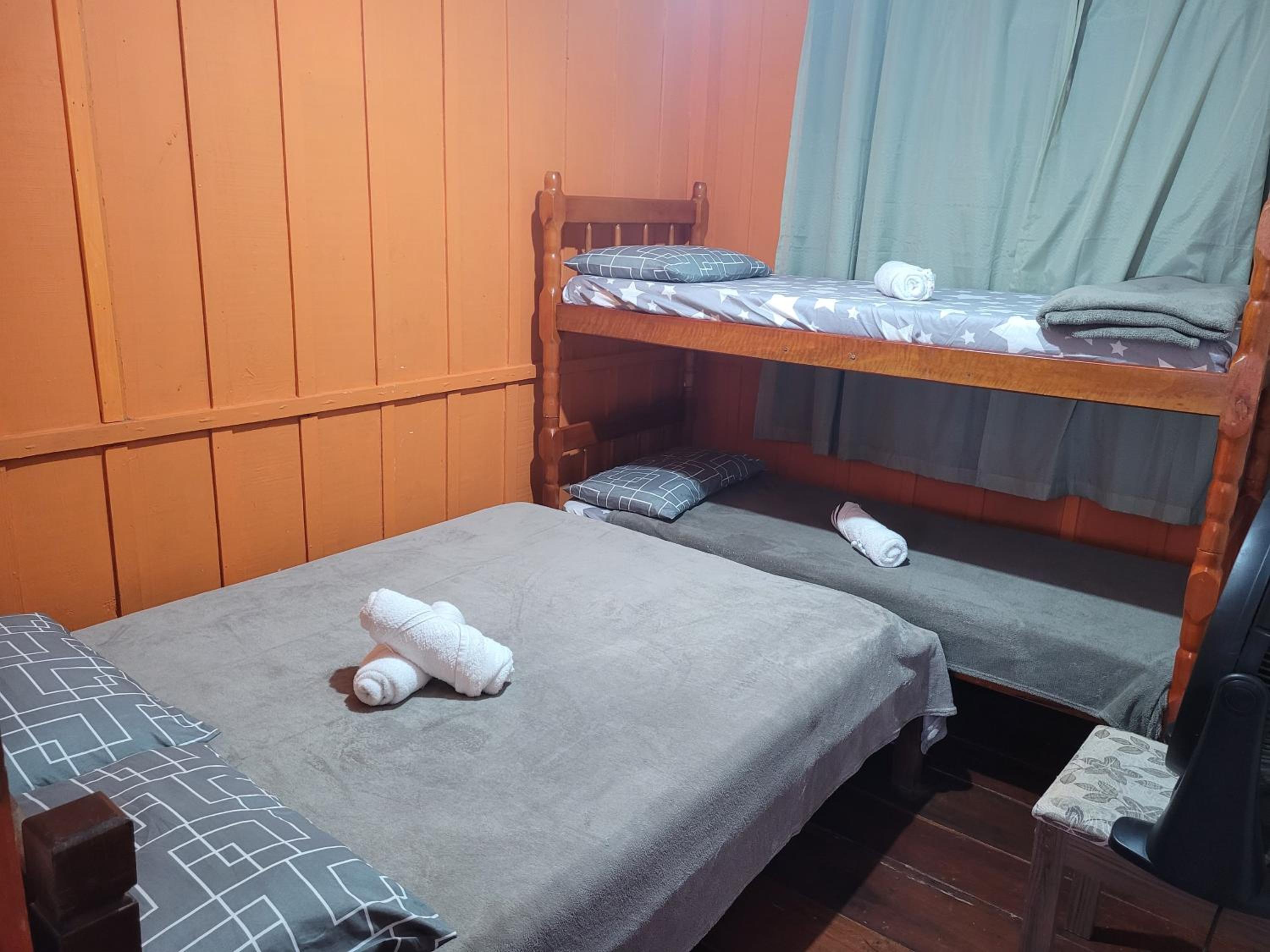 Casa 3 quartos perto da praia e Beto Carrero