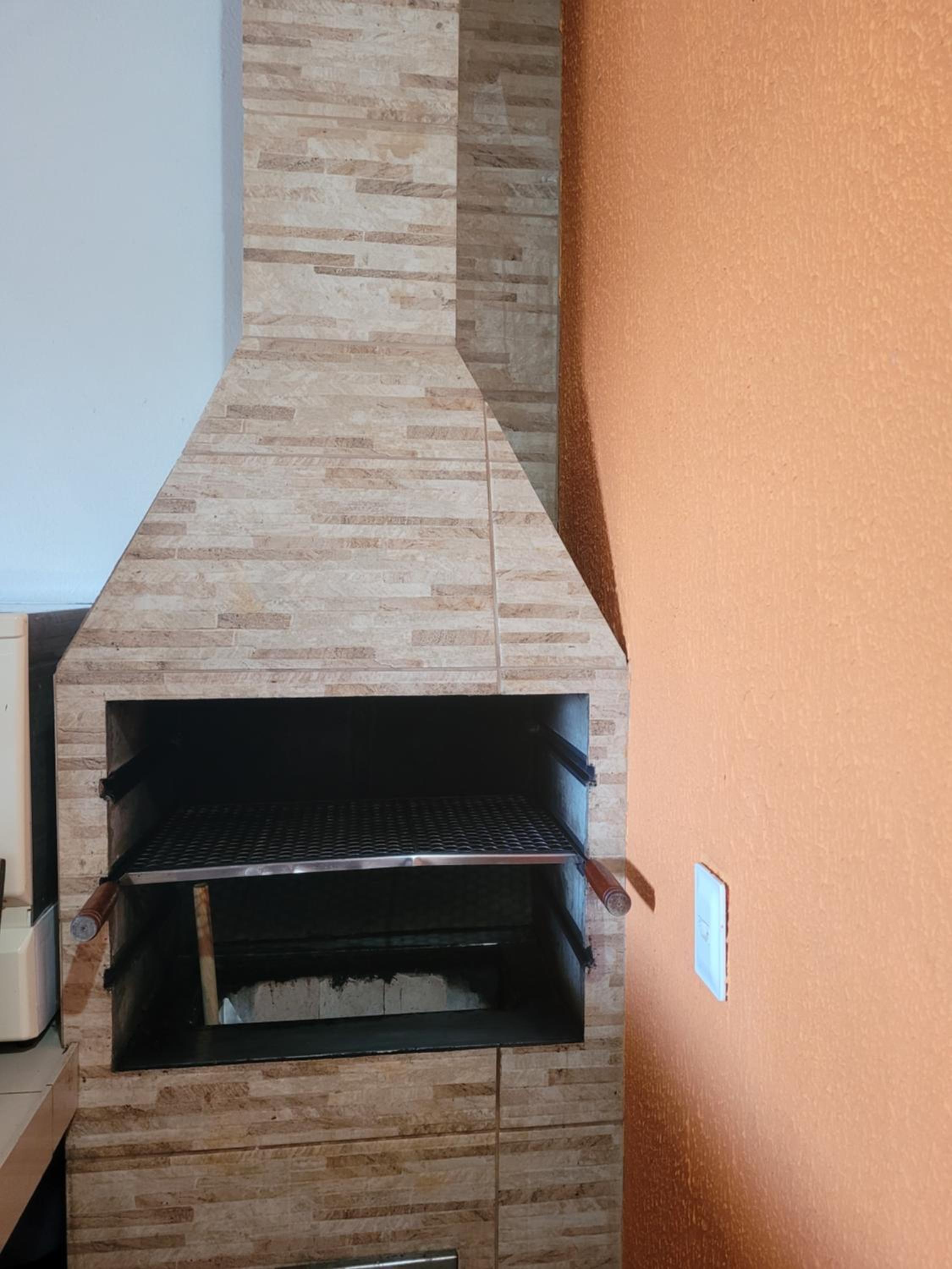 Casa 3 quartos perto da praia e Beto Carrero