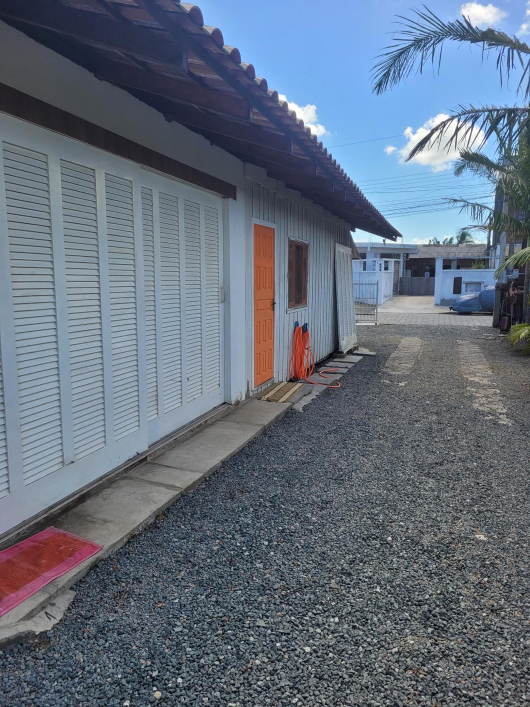 Casa 3 quartos perto da praia e Beto Carrero
