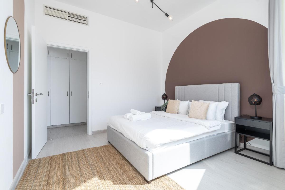 Dubai Marina - Stunning Huge 4 Bedroom Apts Near JBR - Gym - Pool - Parking by Sojo Stay