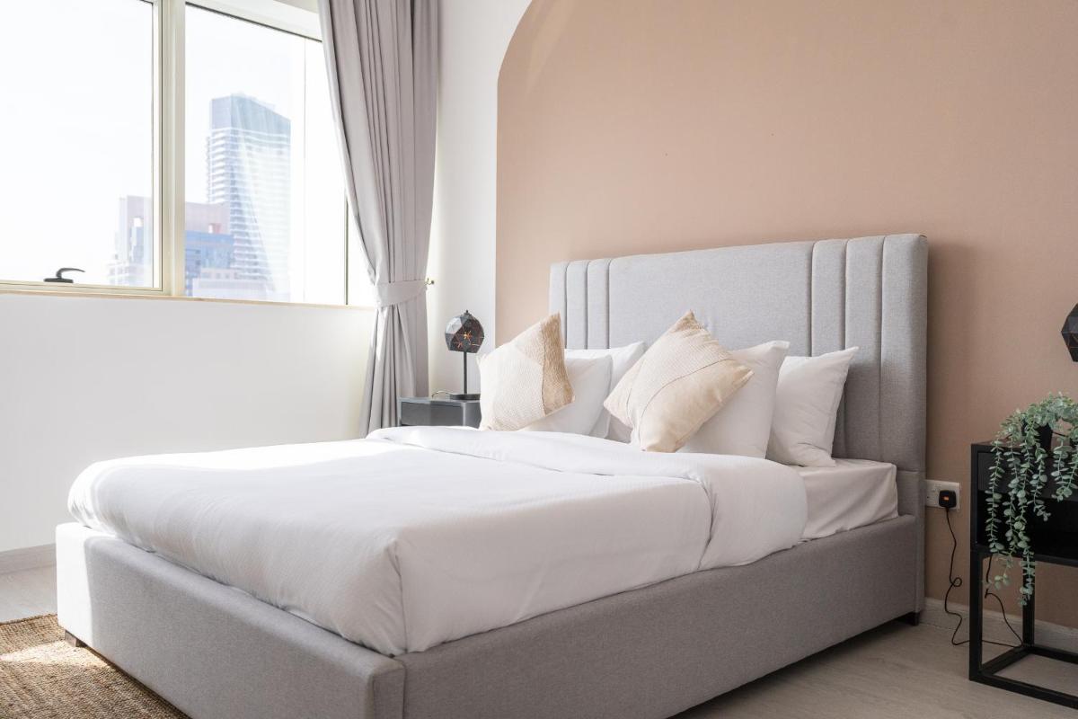 Dubai Marina - Stunning Huge 4 Bedroom Apts Near JBR - Gym - Pool - Parking by Sojo Stay