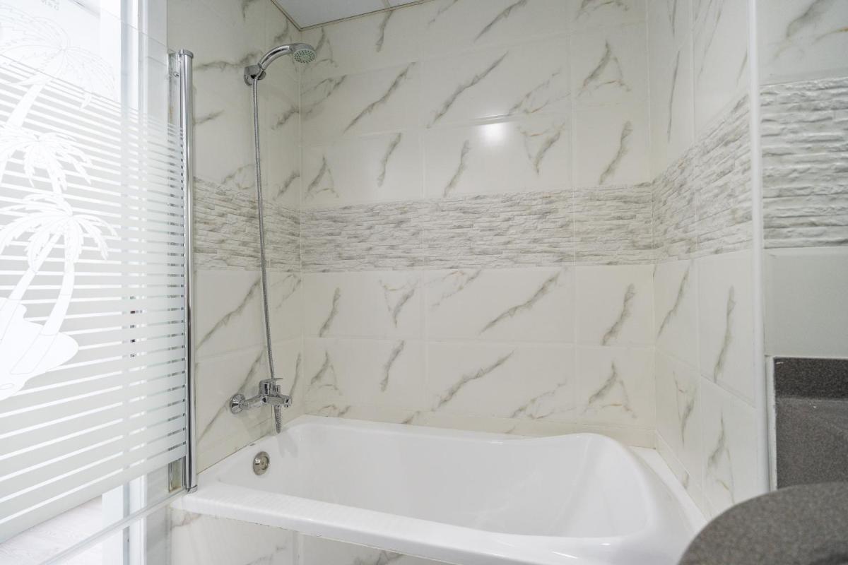 Dubai Marina - Stunning Huge 4 Bedroom Apts Near JBR - Gym - Pool - Parking by Sojo Stay