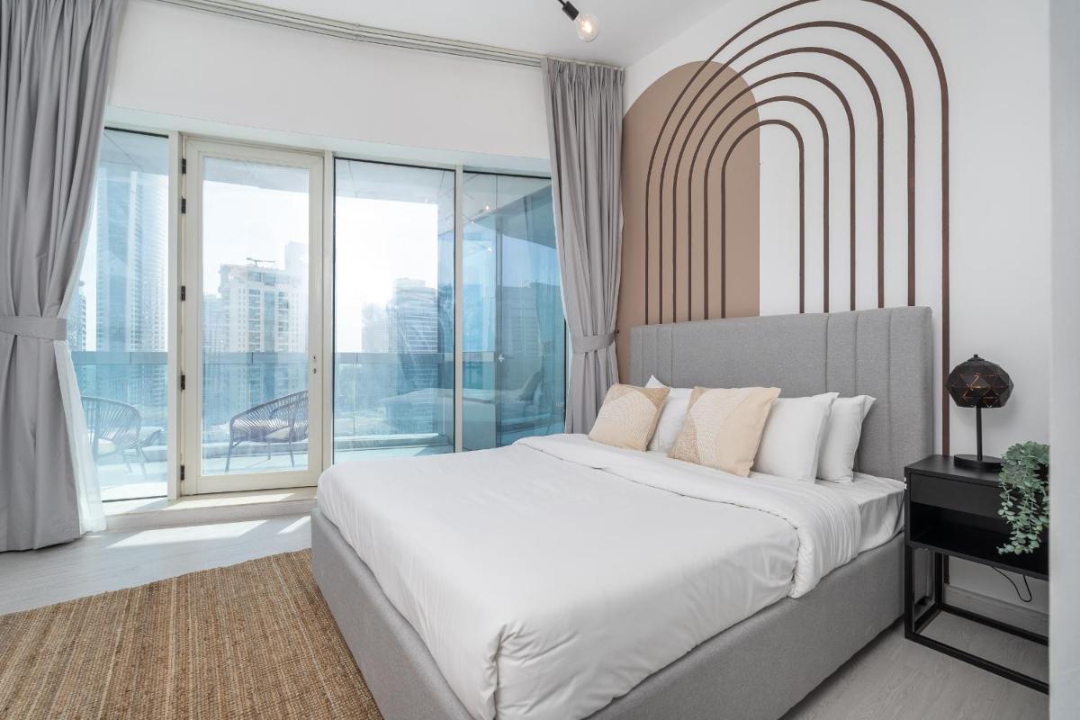 Dubai Marina - Stunning Huge 4 Bedroom Apts Near JBR - Gym - Pool - Parking by Sojo Stay