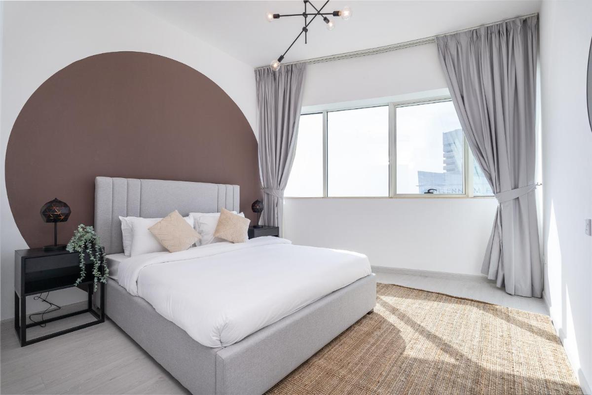 Dubai Marina - Stunning Huge 4 Bedroom Apts Near JBR - Gym - Pool - Parking by Sojo Stay