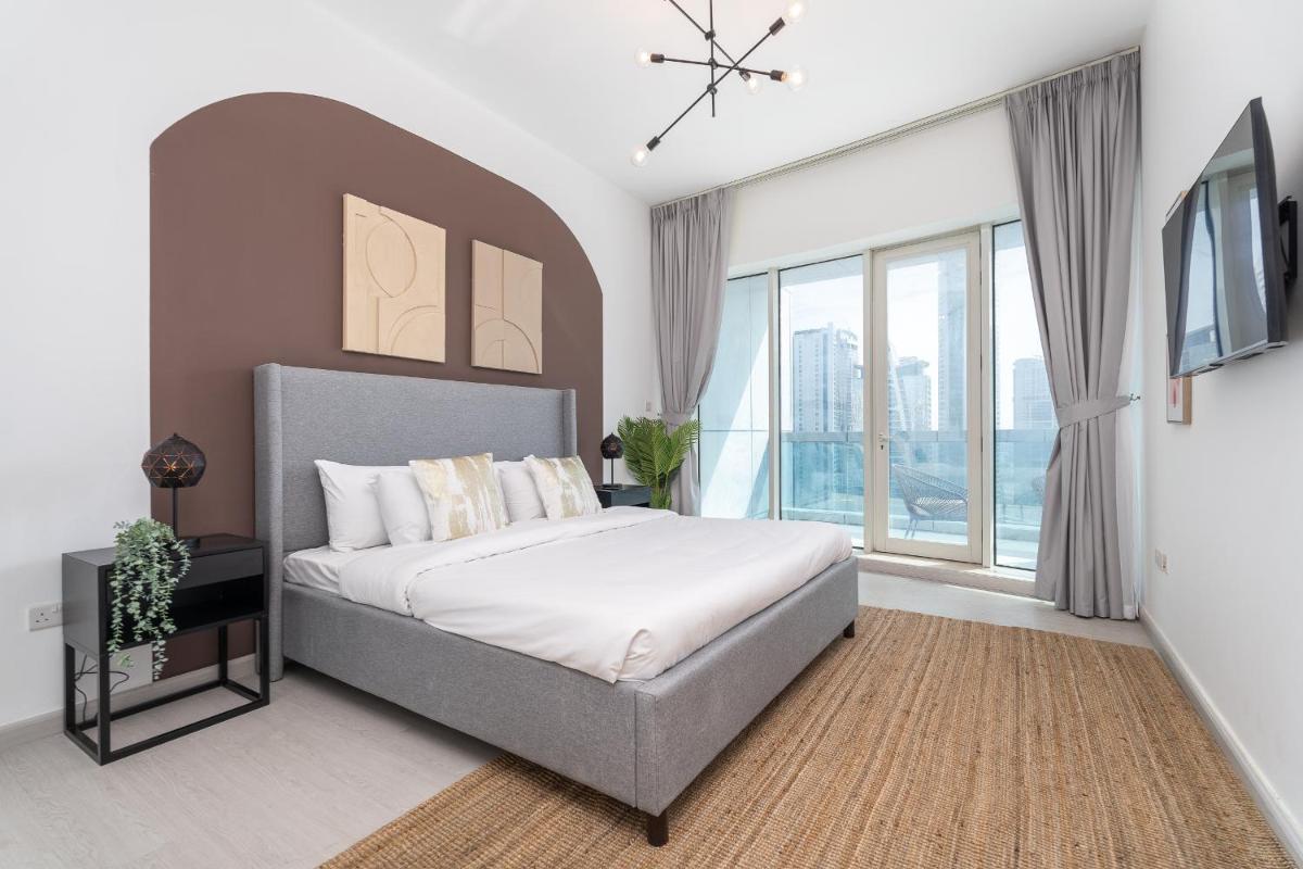 Dubai Marina - Stunning Huge 4 Bedroom Apts Near JBR - Gym - Pool - Parking by Sojo Stay