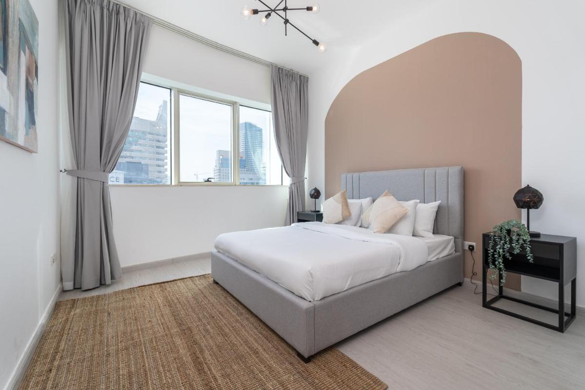 Dubai Marina - Stunning Huge 4 Bedroom Apts Near JBR - Gym - Pool - Parking by Sojo Stay