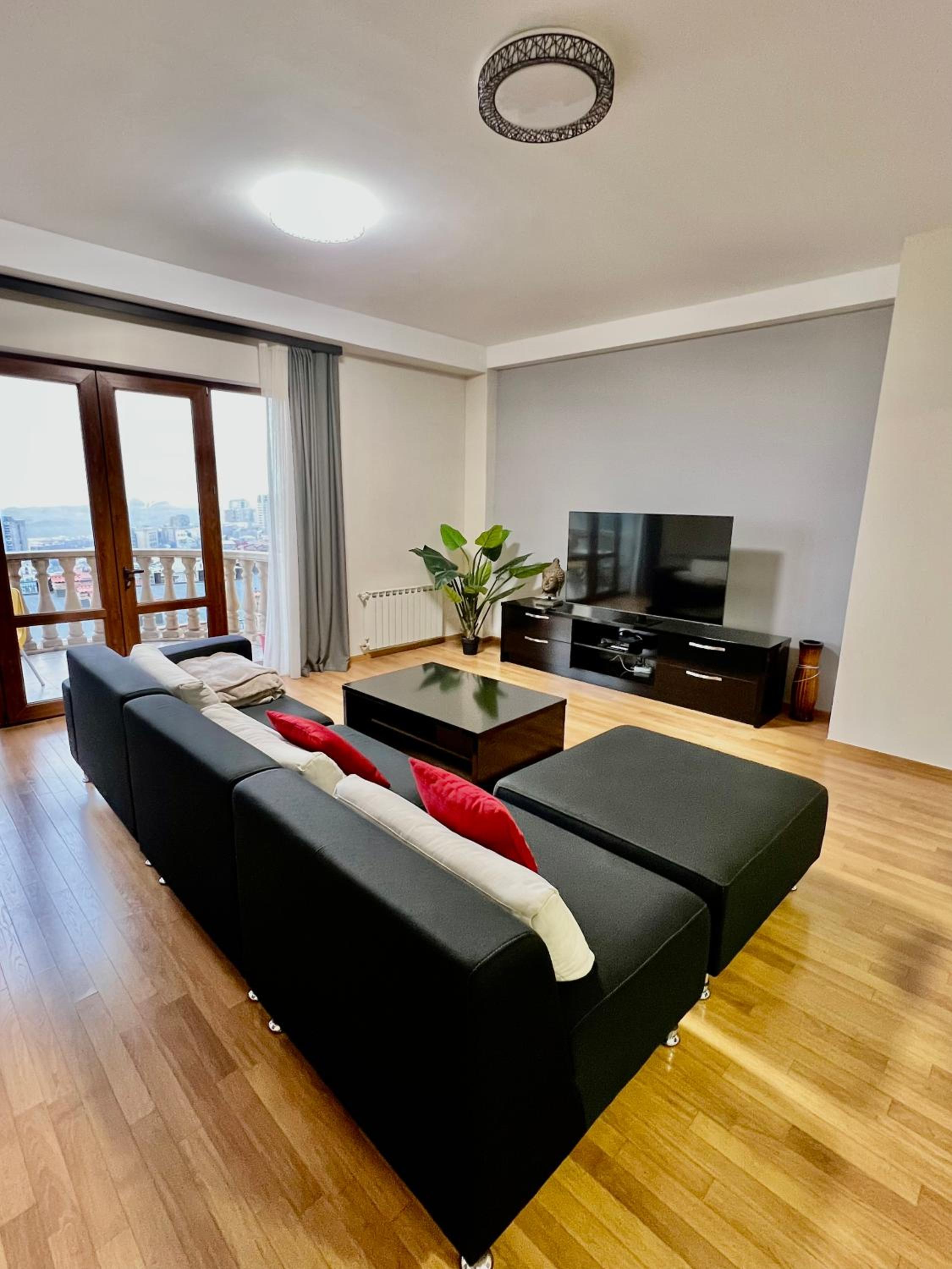 Modern Apartment in the heart of Yerevan, Beverly Hills