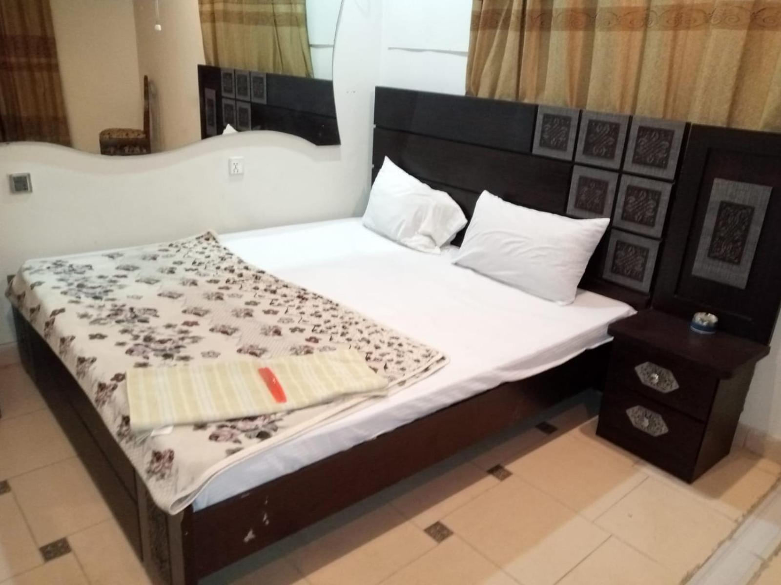 Foto 16 de 44 de Hotel Crown Plaza, Near Karachi Airport, Darul sehat Hospital, Dow, Agha khan and Liaqat Hospital