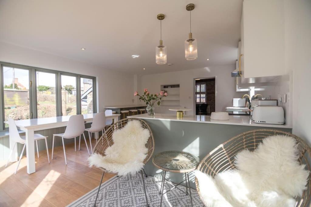 Luxury Cottage near Hay-on-Wye view 3