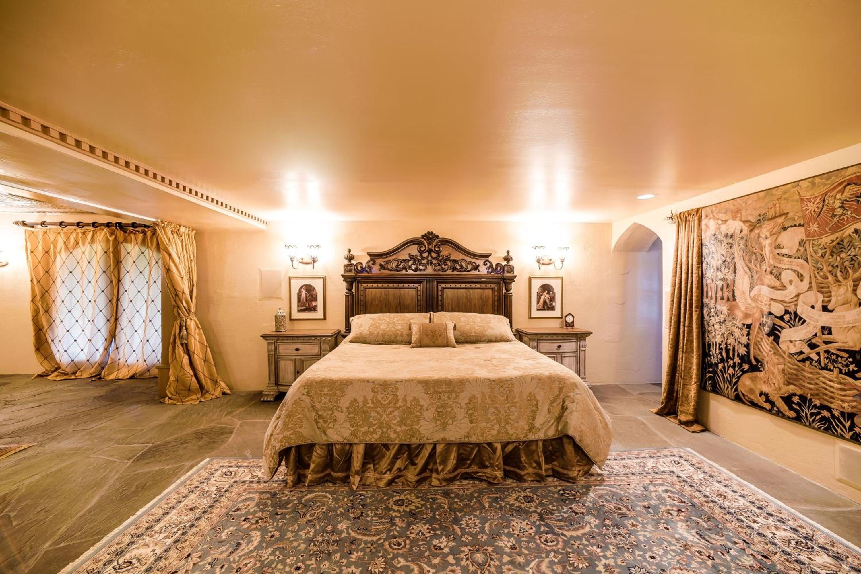 HIGHLANDS CASTLE overlooking Lake George plus 2 other CASTLES & SUITES