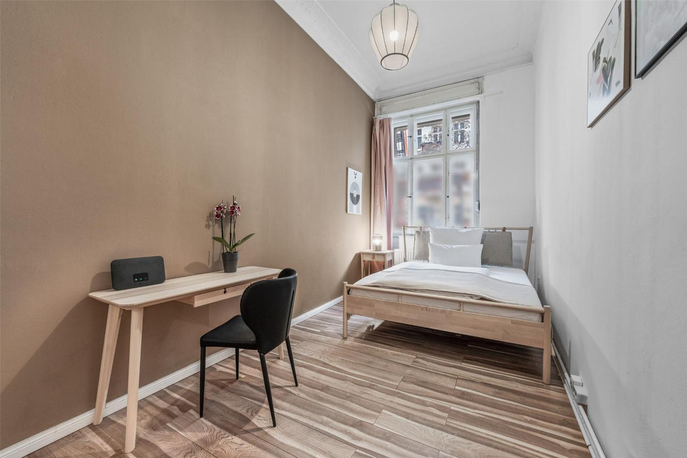 Holiday 33 Apartment K next to Alexanderplatz, 4 rooms with bathroom & guest toilet