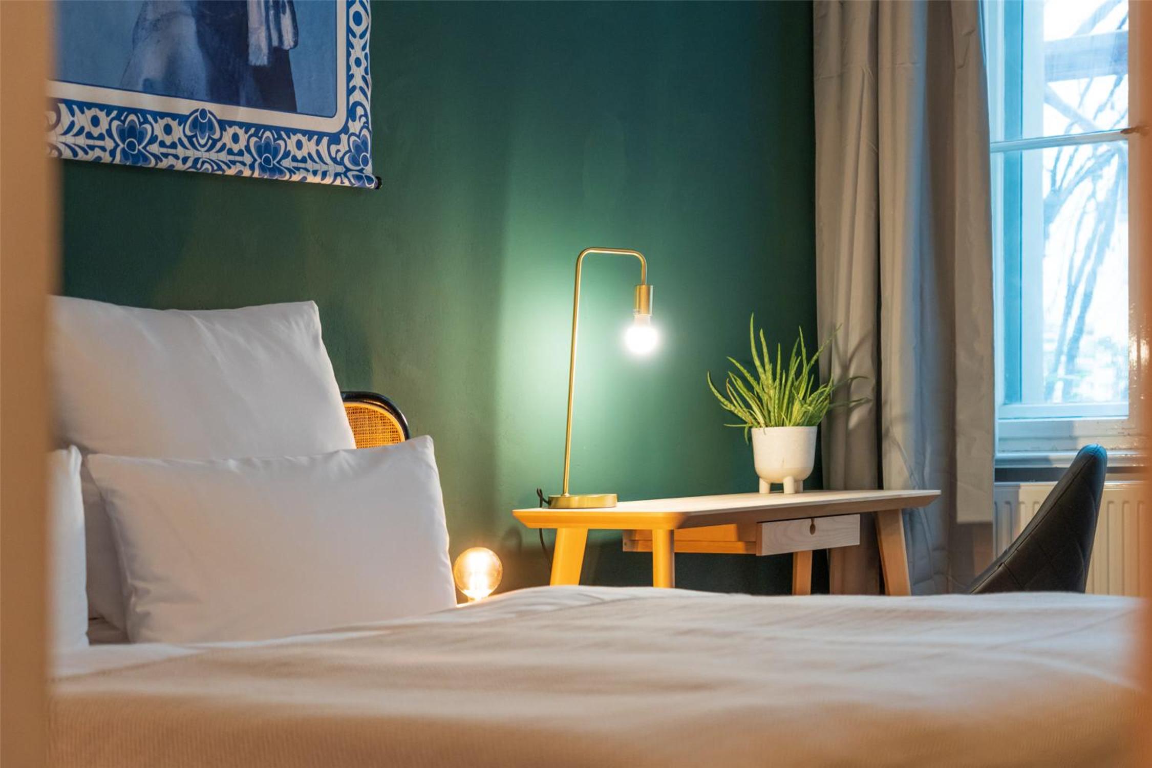 Holiday 33 Apartment K next to Alexanderplatz, 4 rooms with bathroom & guest toilet