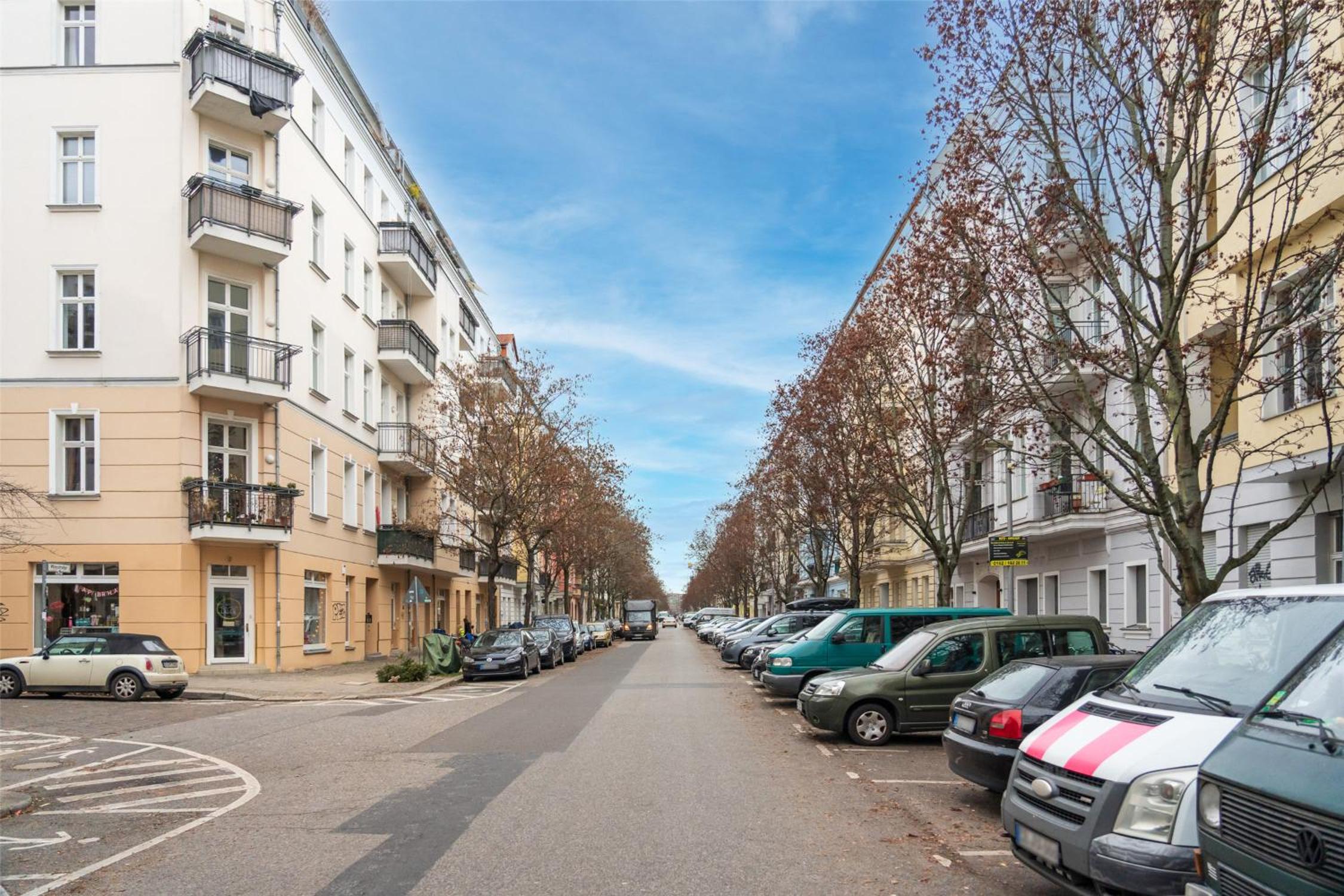 Holiday 33 Apartment K next to Alexanderplatz, 4 rooms with bathroom & guest toilet