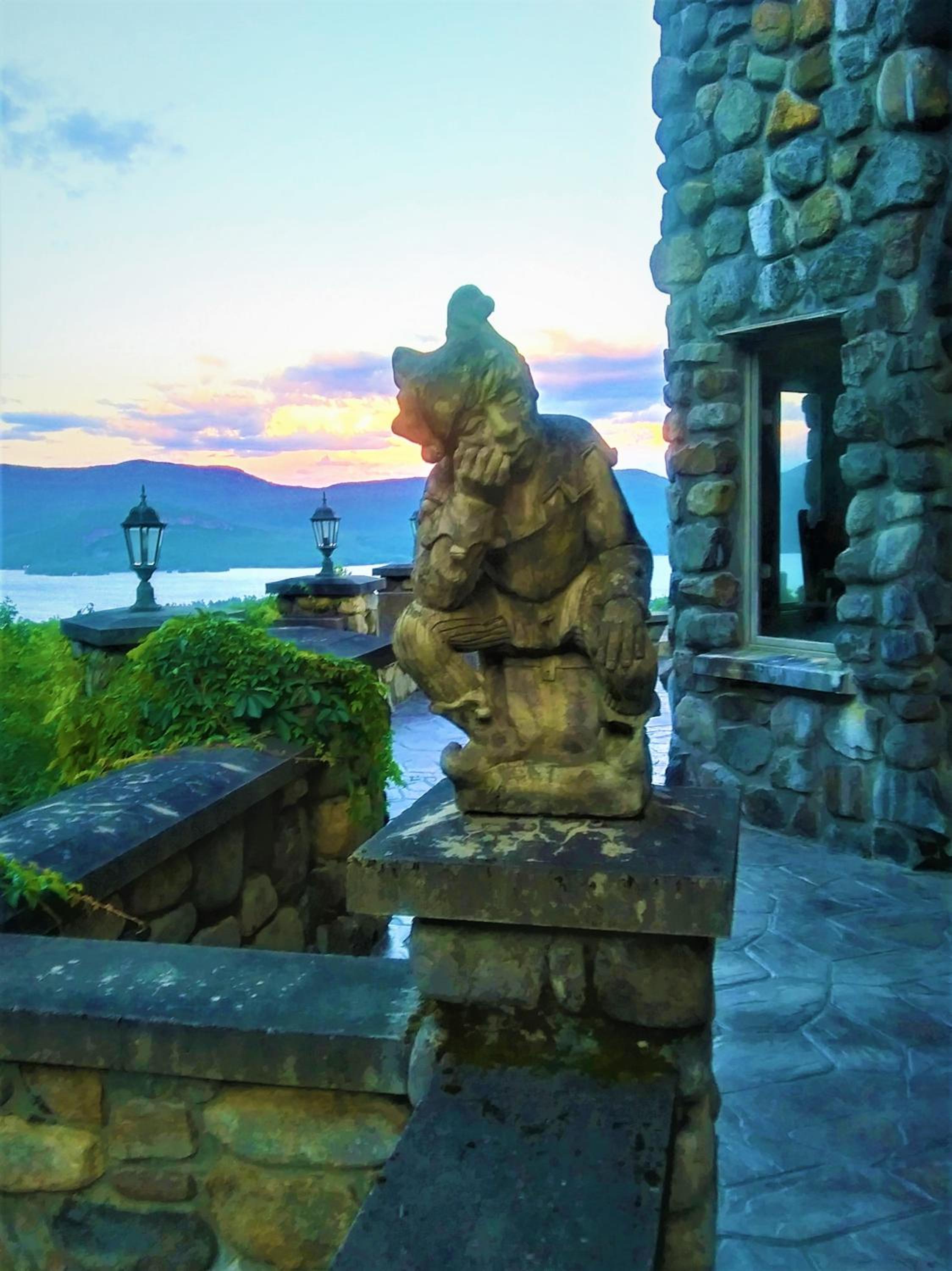 HIGHLANDS CASTLE overlooking Lake George plus 2 other CASTLES & SUITES