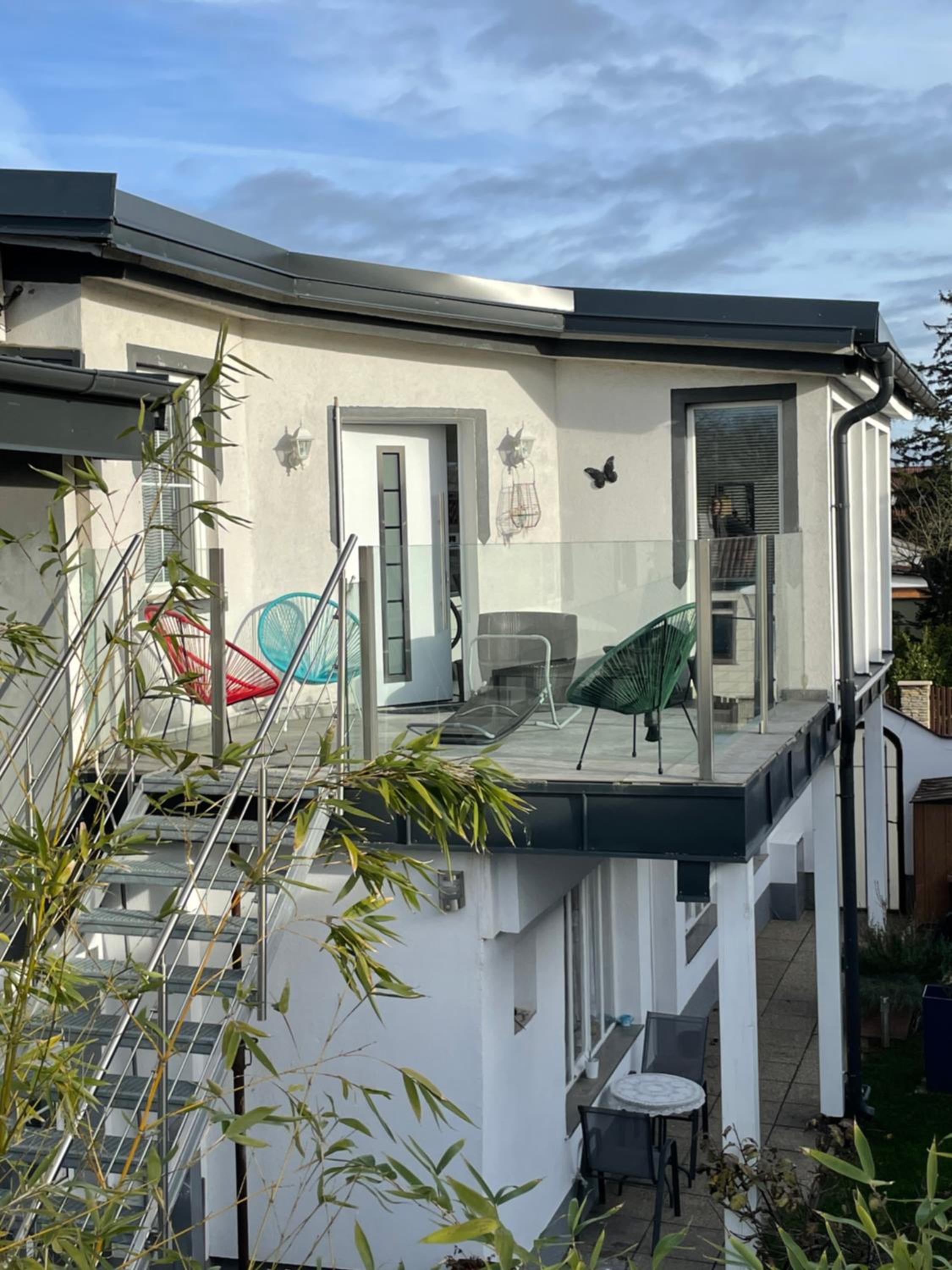 Cozy Apartment next Outlet Center & Airport with Pool & Garden