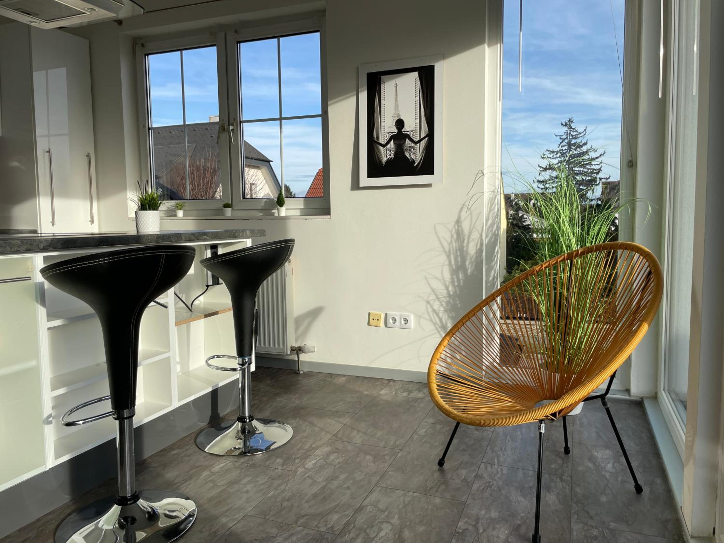 Cozy Apartment next Outlet Center & Airport with Pool & Garden