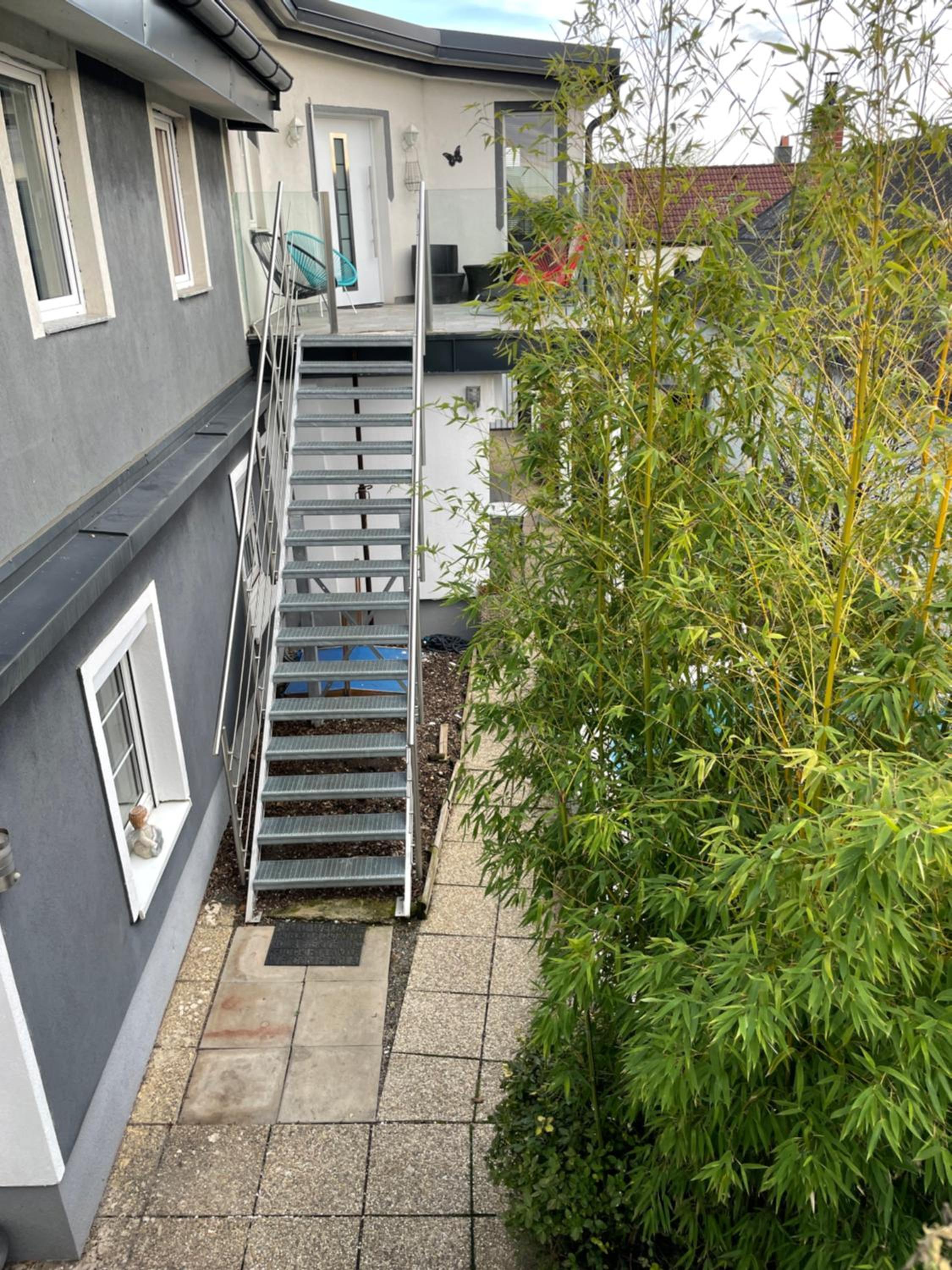 Cozy Apartment next Outlet Center & Airport with Pool & Garden