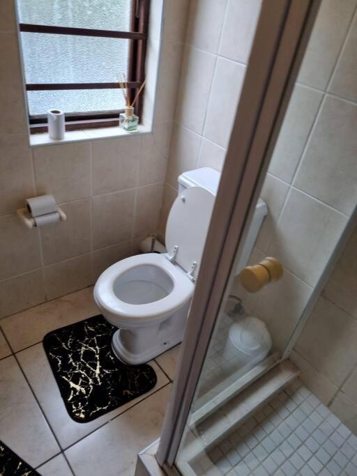 Self Catering. walking distance to beach.