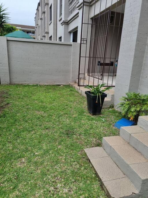 Self Catering. walking distance to beach.