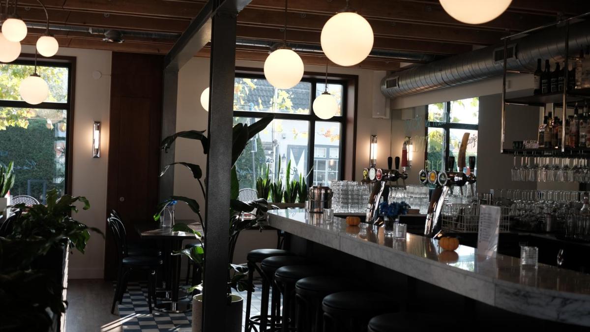 bar