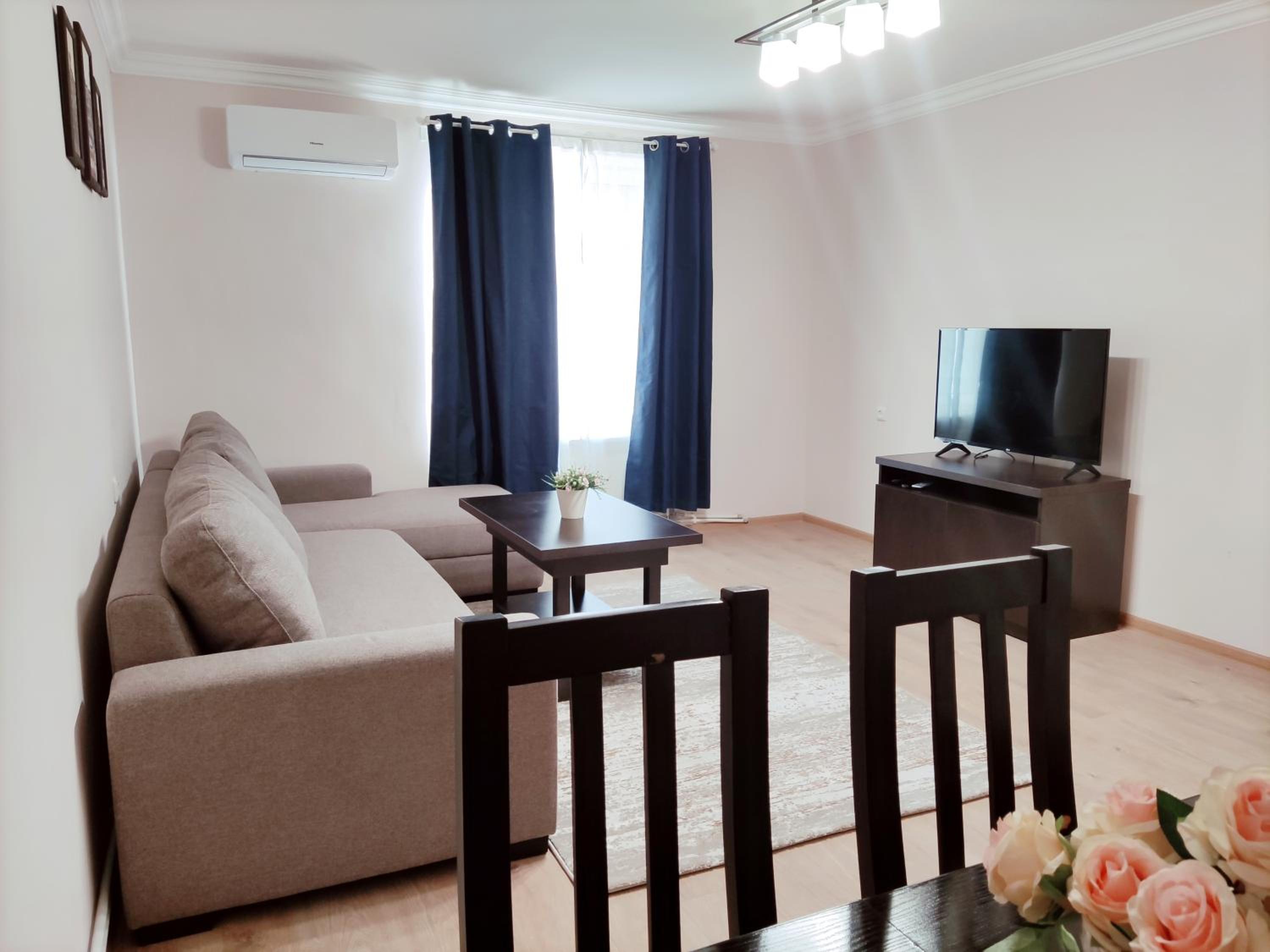 Renovated 1 bedroom with King size bed in Kentron