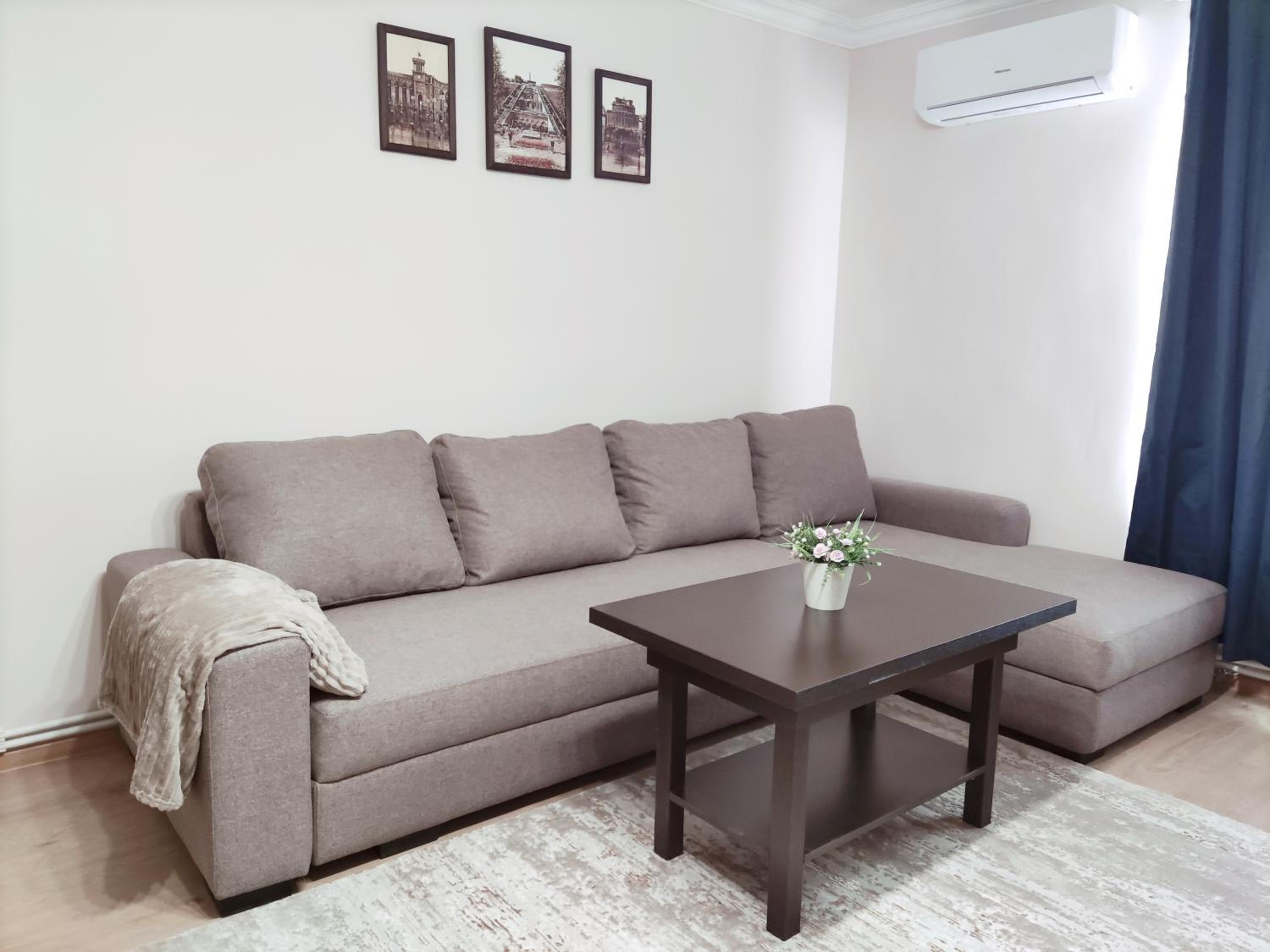 Renovated 1 bedroom with King size bed in Kentron