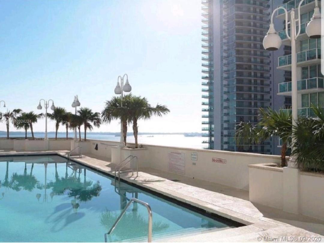 Miami Brickell 4 Bedrooms High Ceiling loft on the pool