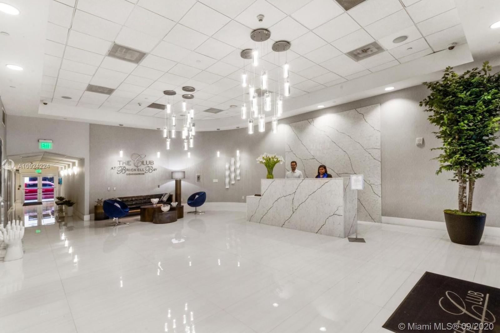 Miami Brickell 4 Bedrooms High Ceiling loft on the pool