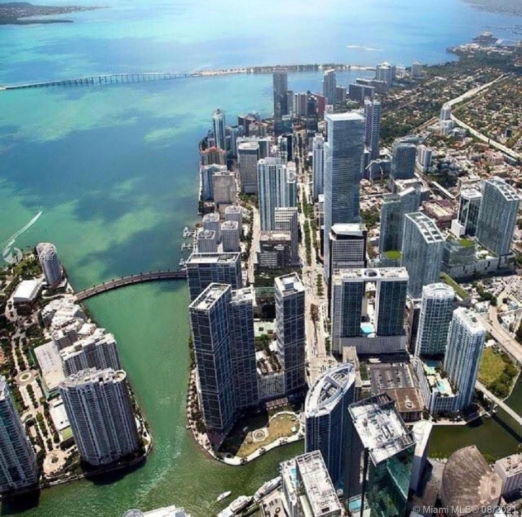 Miami Brickell 4 Bedrooms High Ceiling loft on the pool
